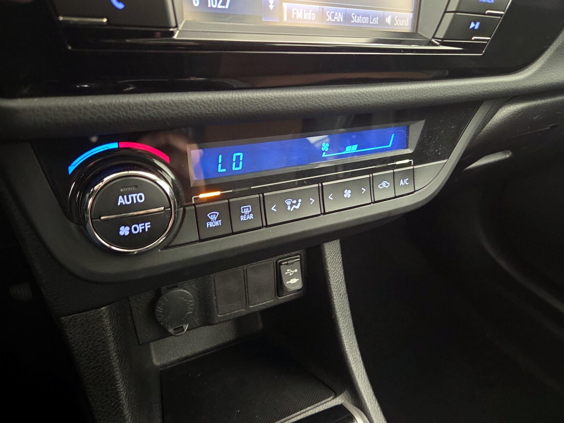 Thumbnail: 2014 Toyota Corolla - 16