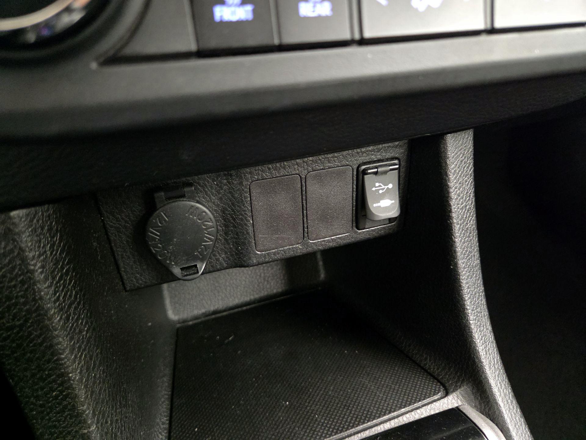 Thumbnail: 2014 Toyota Corolla - 18