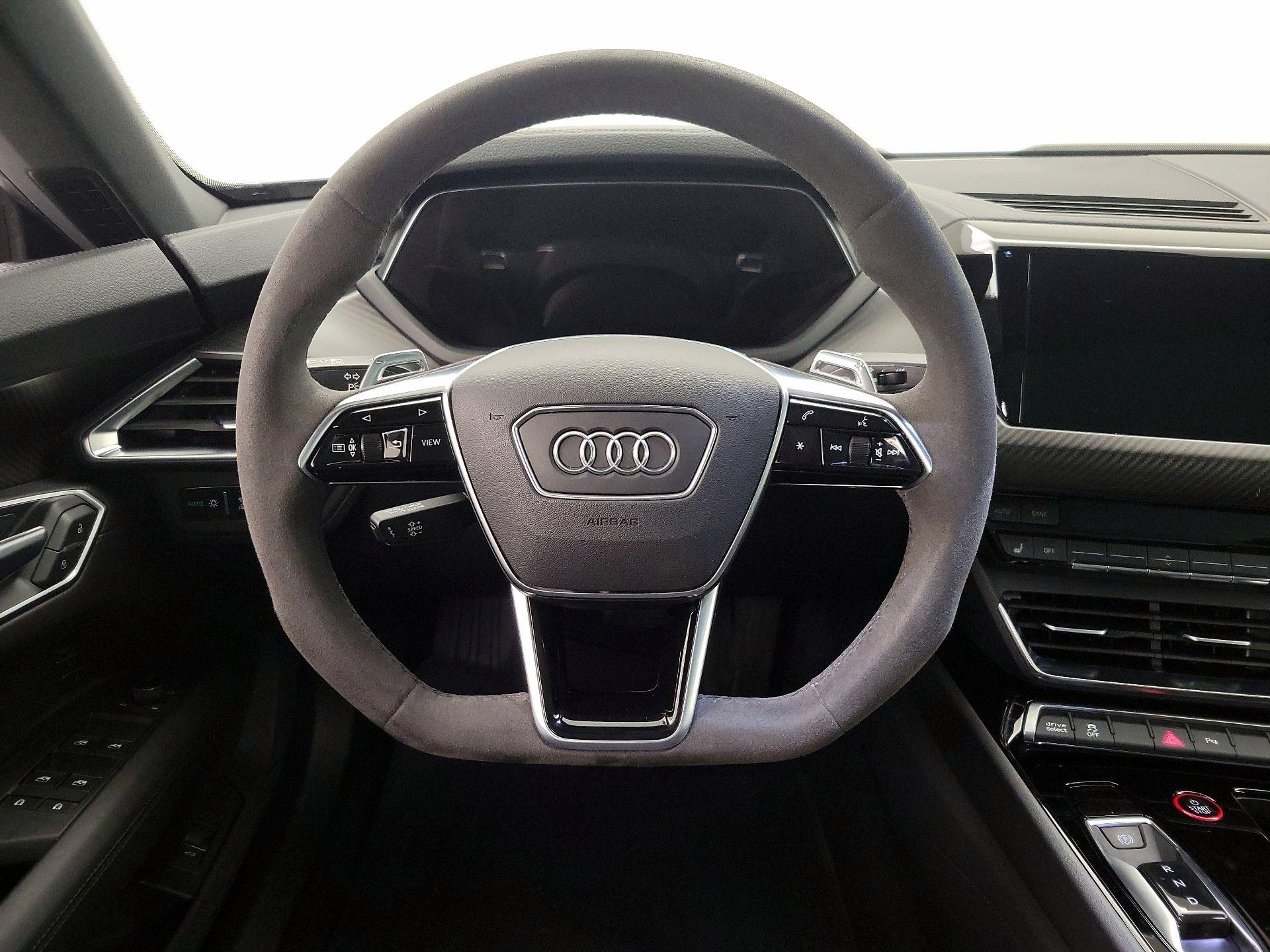Thumbnail: 2022 Audi e-tron GT - 10