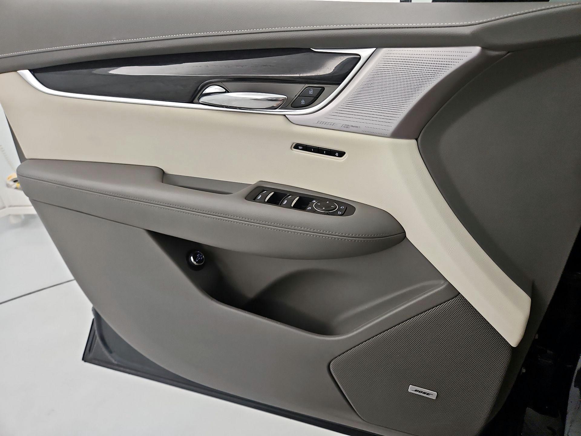 Thumbnail: 2020 Cadillac XT6 - 12