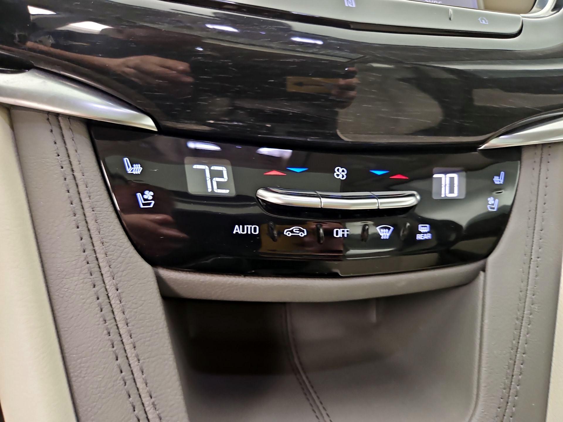 Thumbnail: 2020 Cadillac XT6 - 17