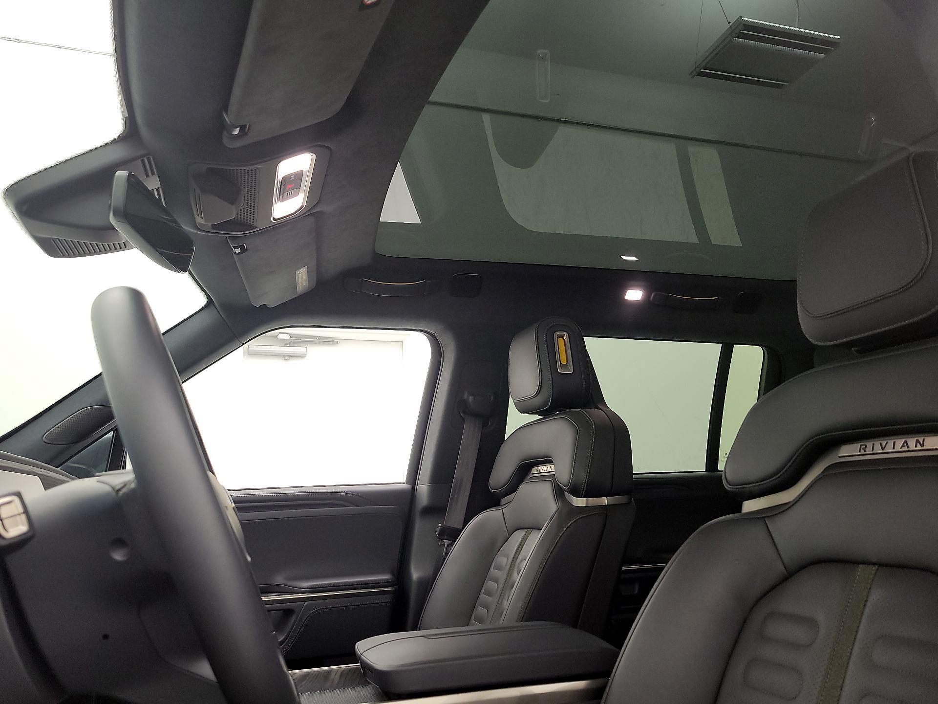 Thumbnail: 2023 Rivian R1S - 19
