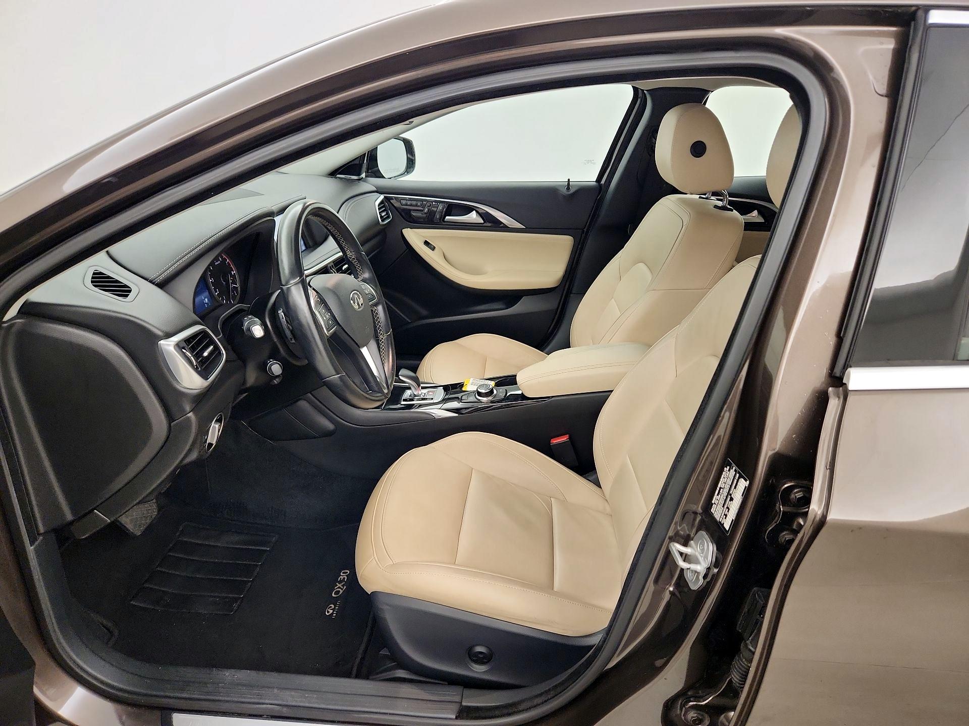 Thumbnail: 2017 INFINITI QX30 - 11
