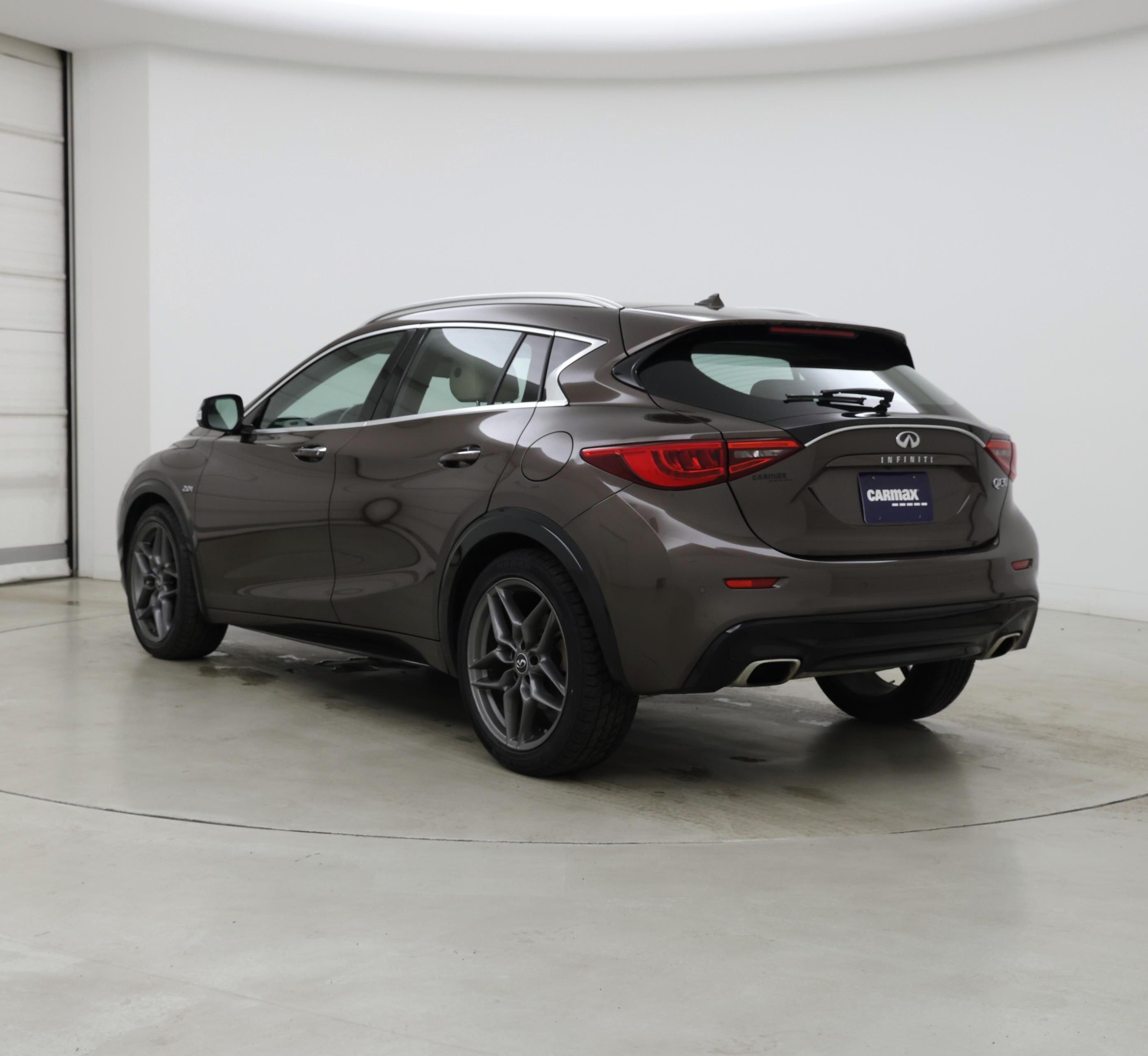 Thumbnail: 2017 INFINITI QX30 - 2