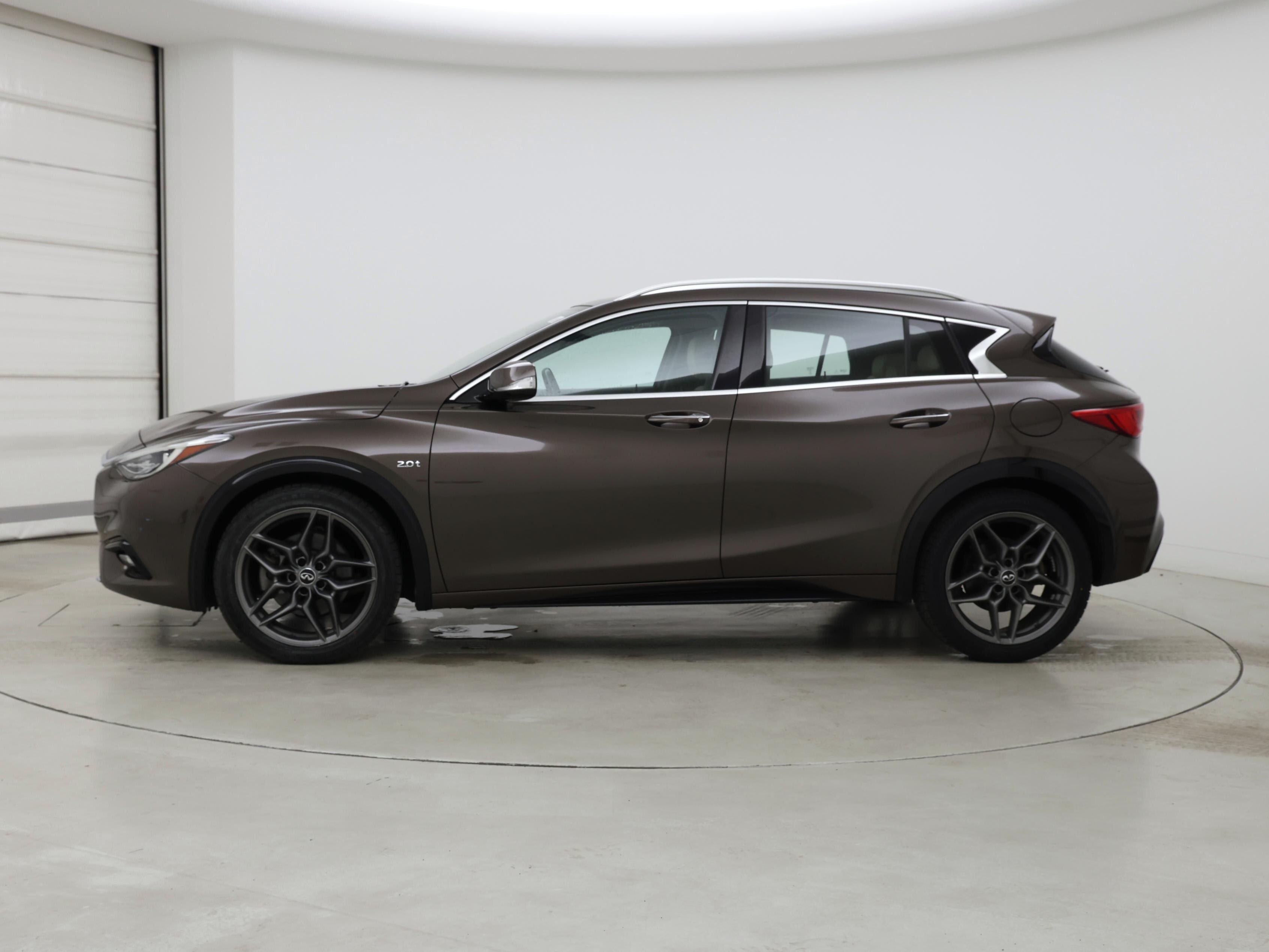 Thumbnail: 2017 INFINITI QX30 - 3