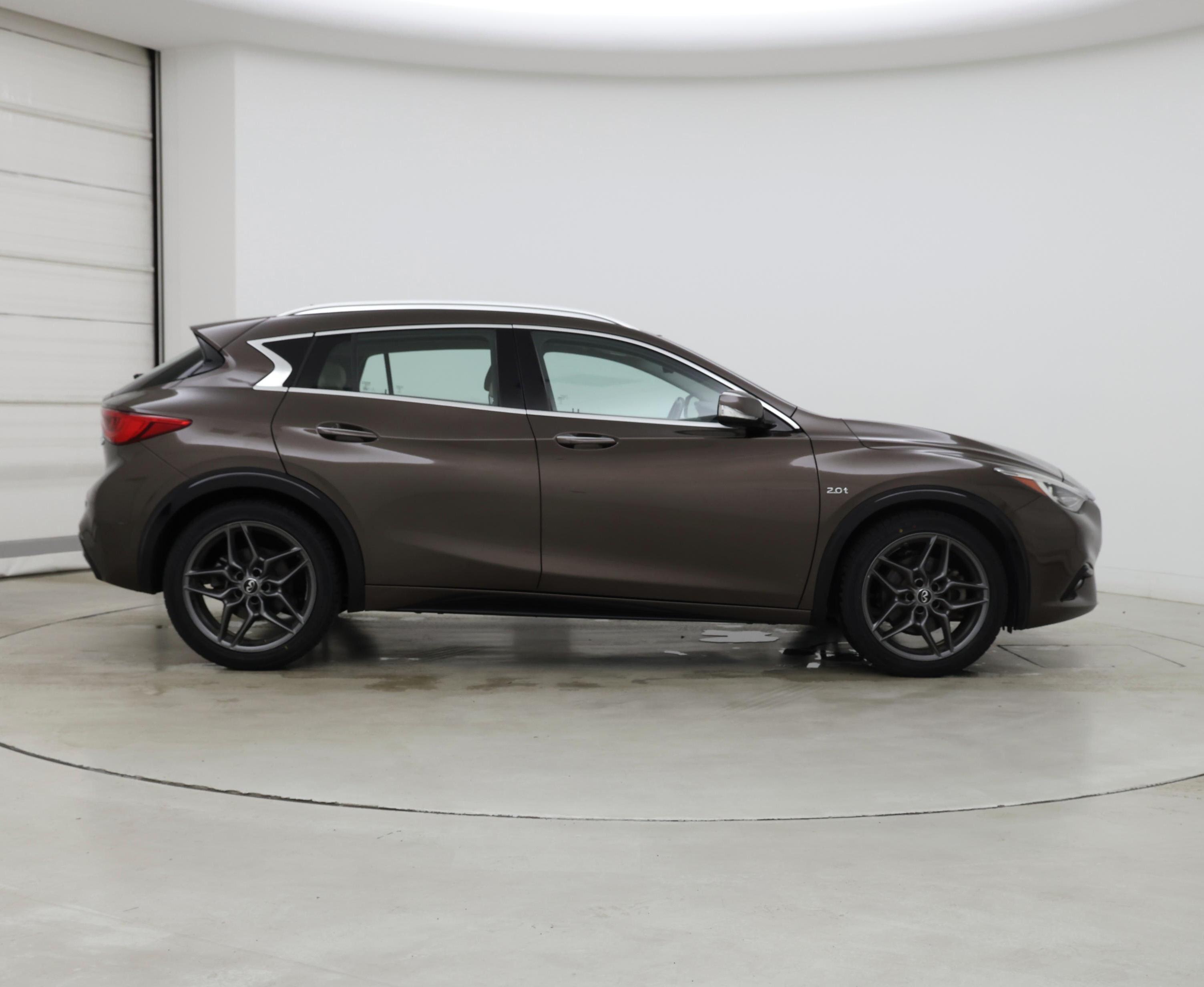 Thumbnail: 2017 INFINITI QX30 - 7