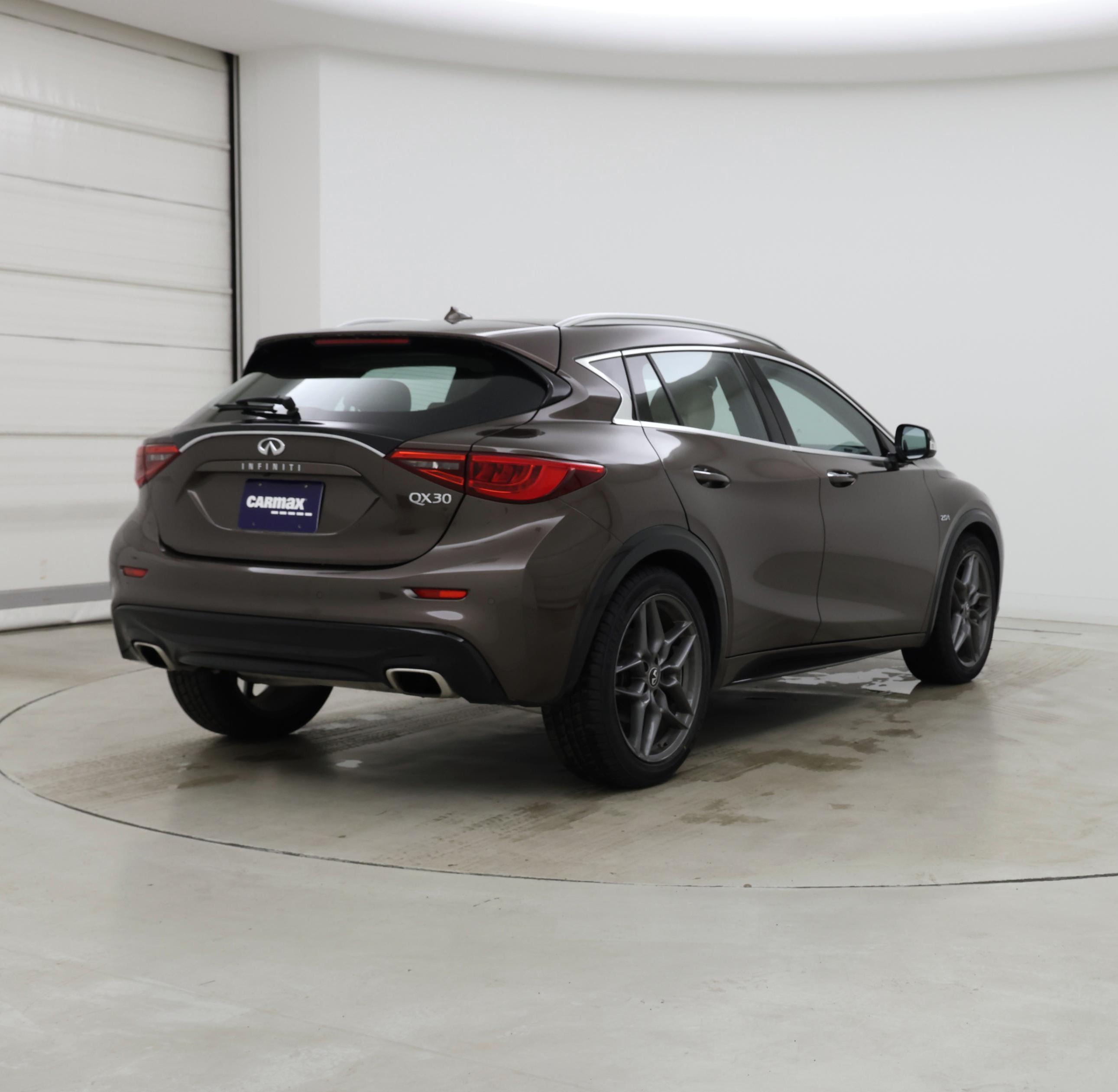Thumbnail: 2017 INFINITI QX30 - 8
