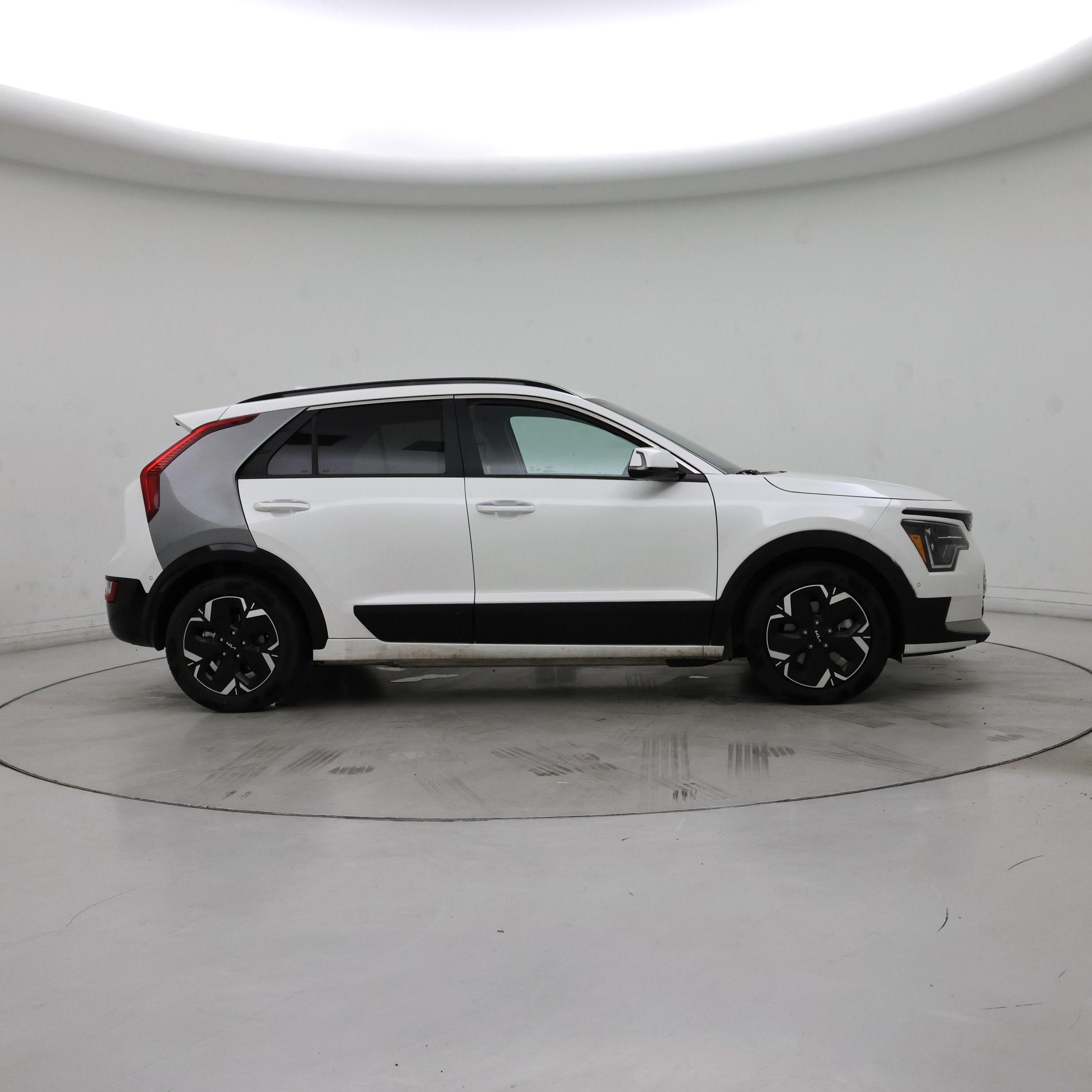 Thumbnail: 2023 Kia Niro - 7