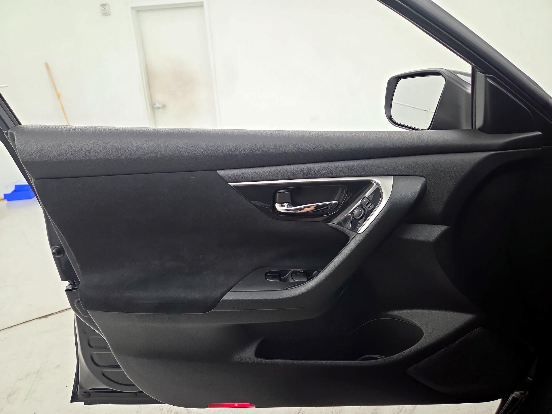 Thumbnail: 2014 Nissan Altima - 12