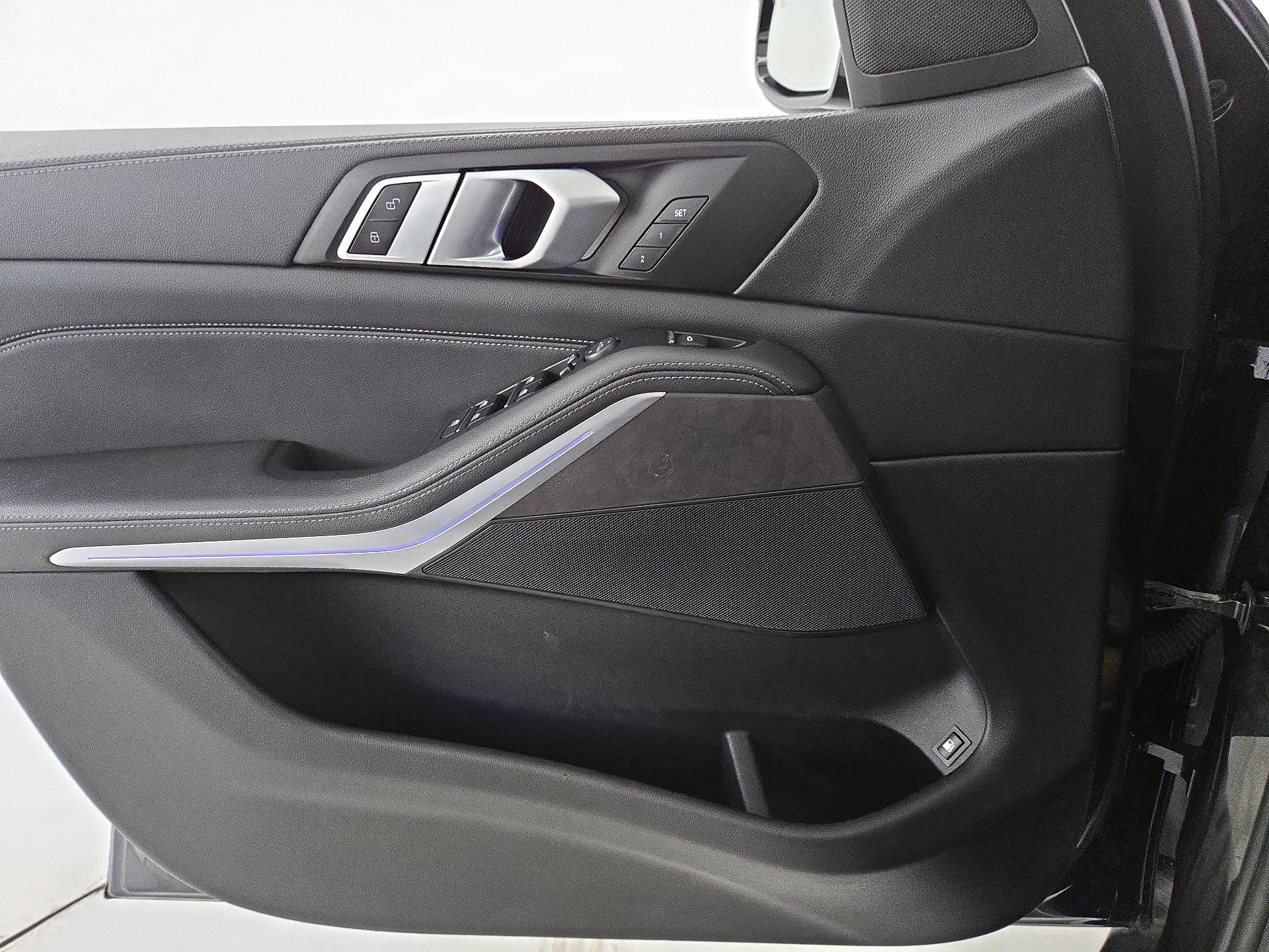 Thumbnail: 2021 BMW X5 - 12