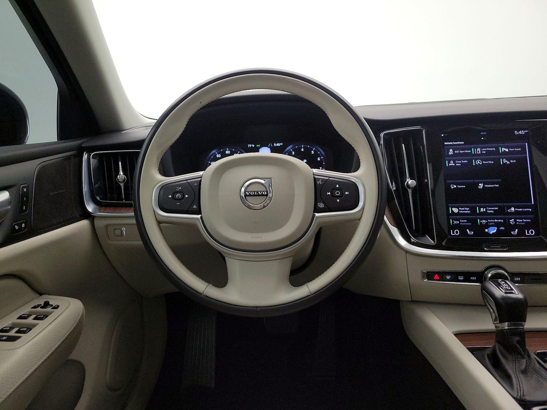 Thumbnail: 2021 Volvo S60 - 10