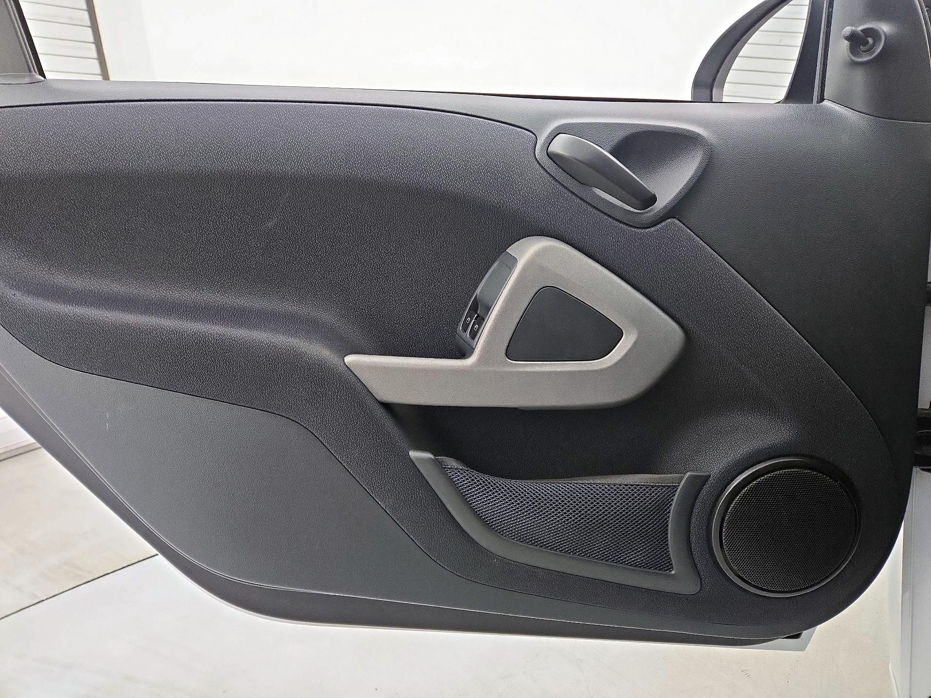 Thumbnail: 2015 smart fortwo - 12