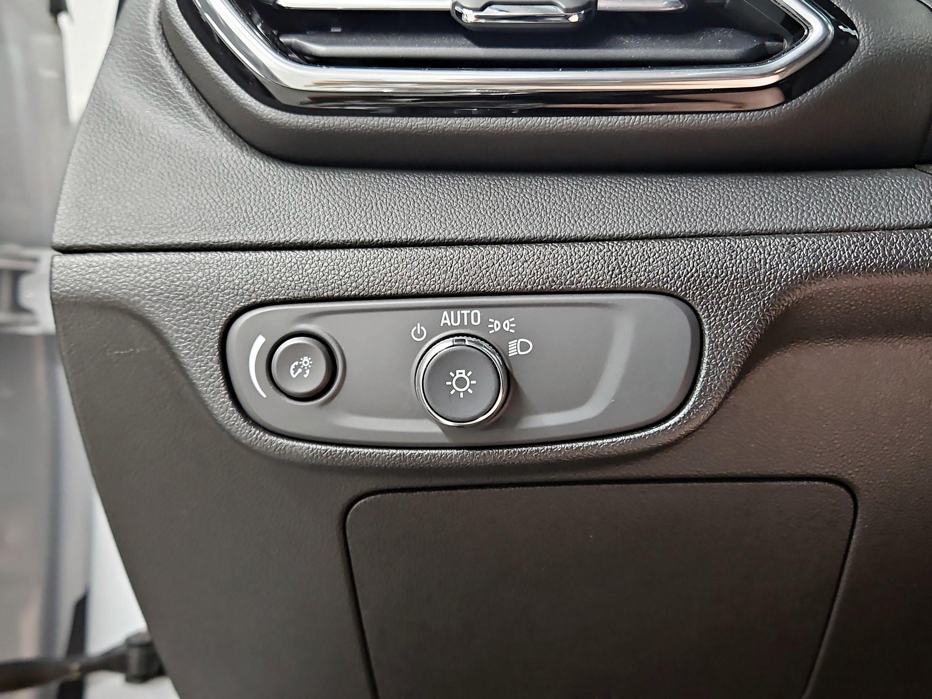 Thumbnail: 2023 Chevrolet Bolt EUV - 13