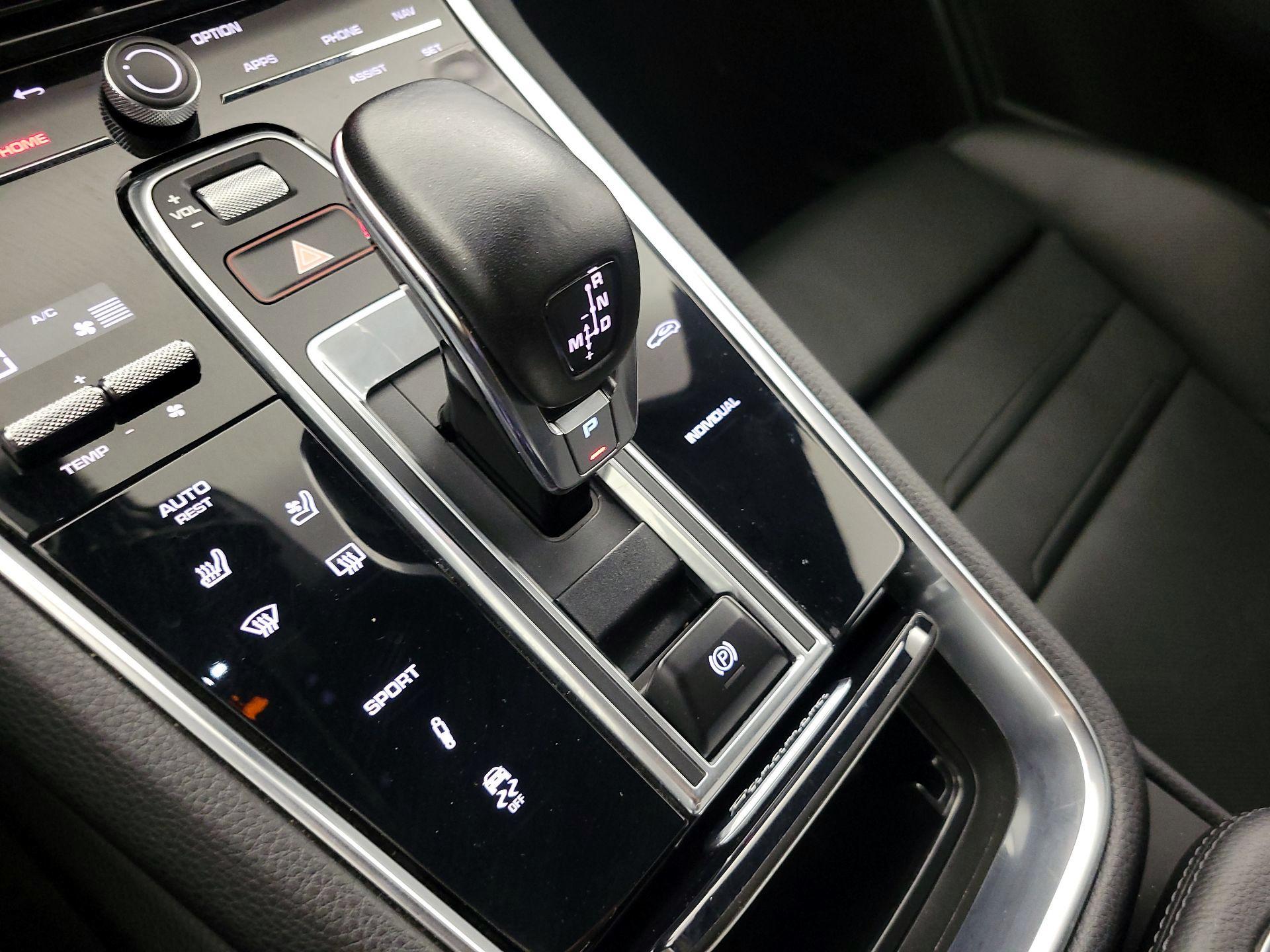 Thumbnail: 2021 Porsche Panamera - 18
