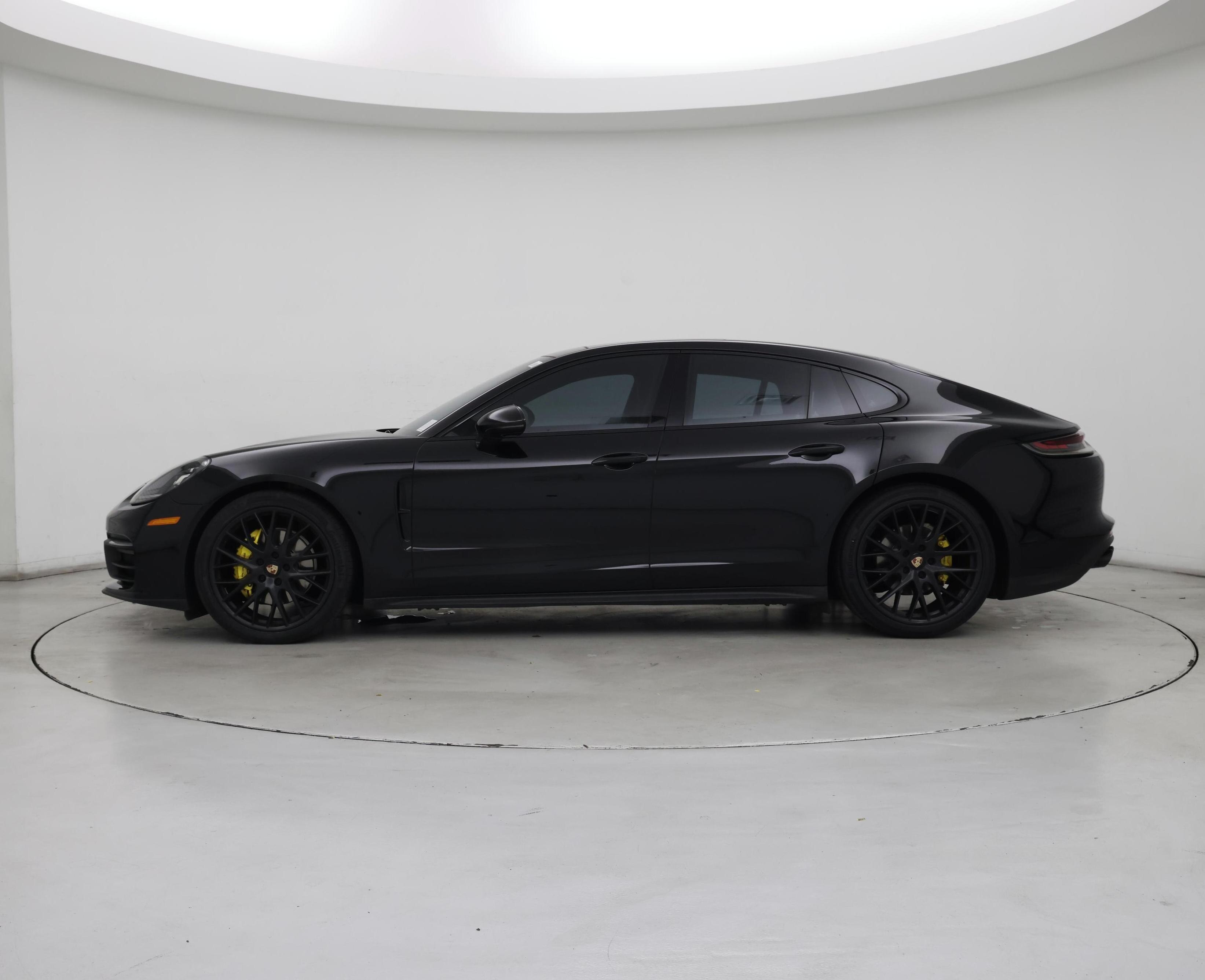 Thumbnail: 2021 Porsche Panamera - 3