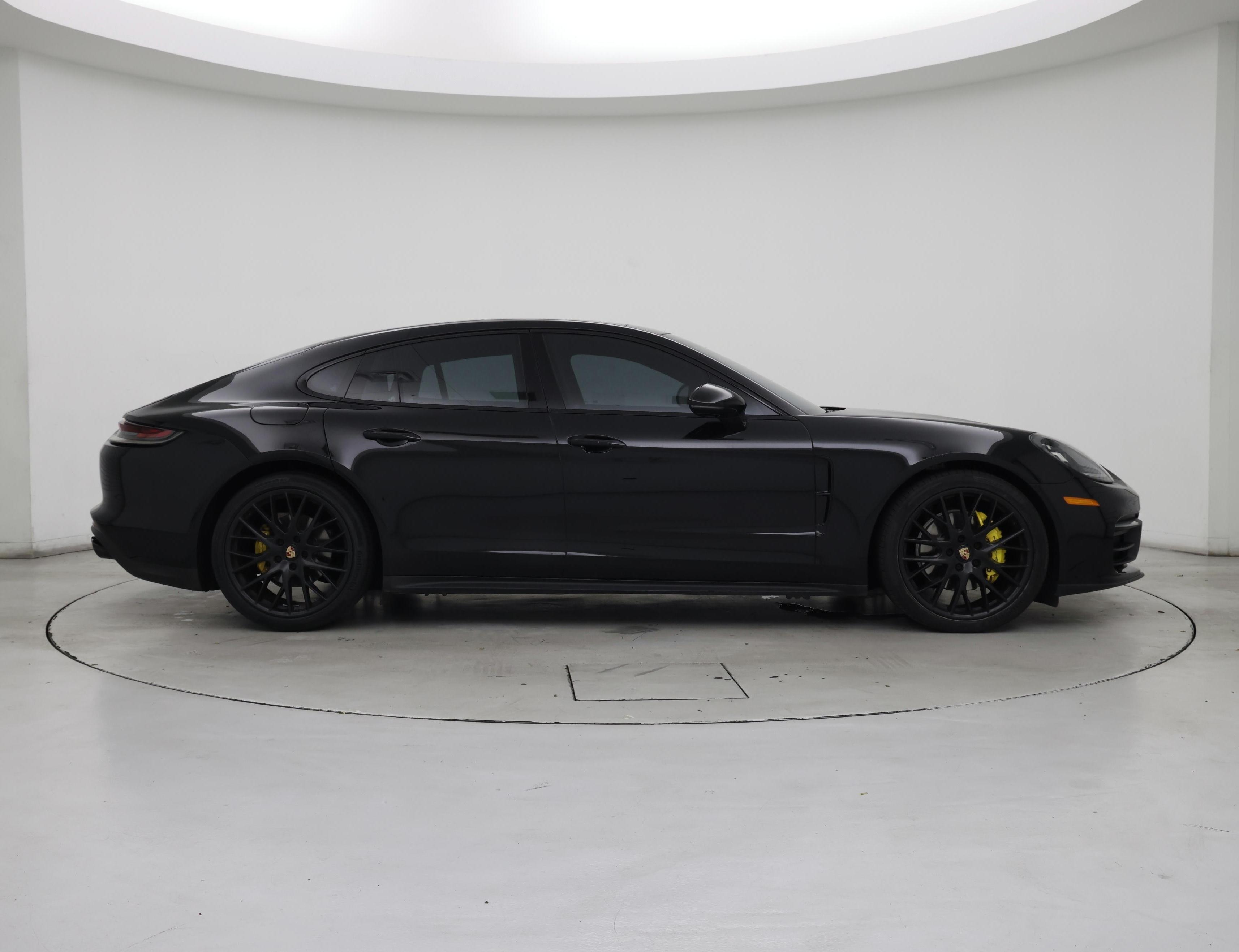 Thumbnail: 2021 Porsche Panamera - 7