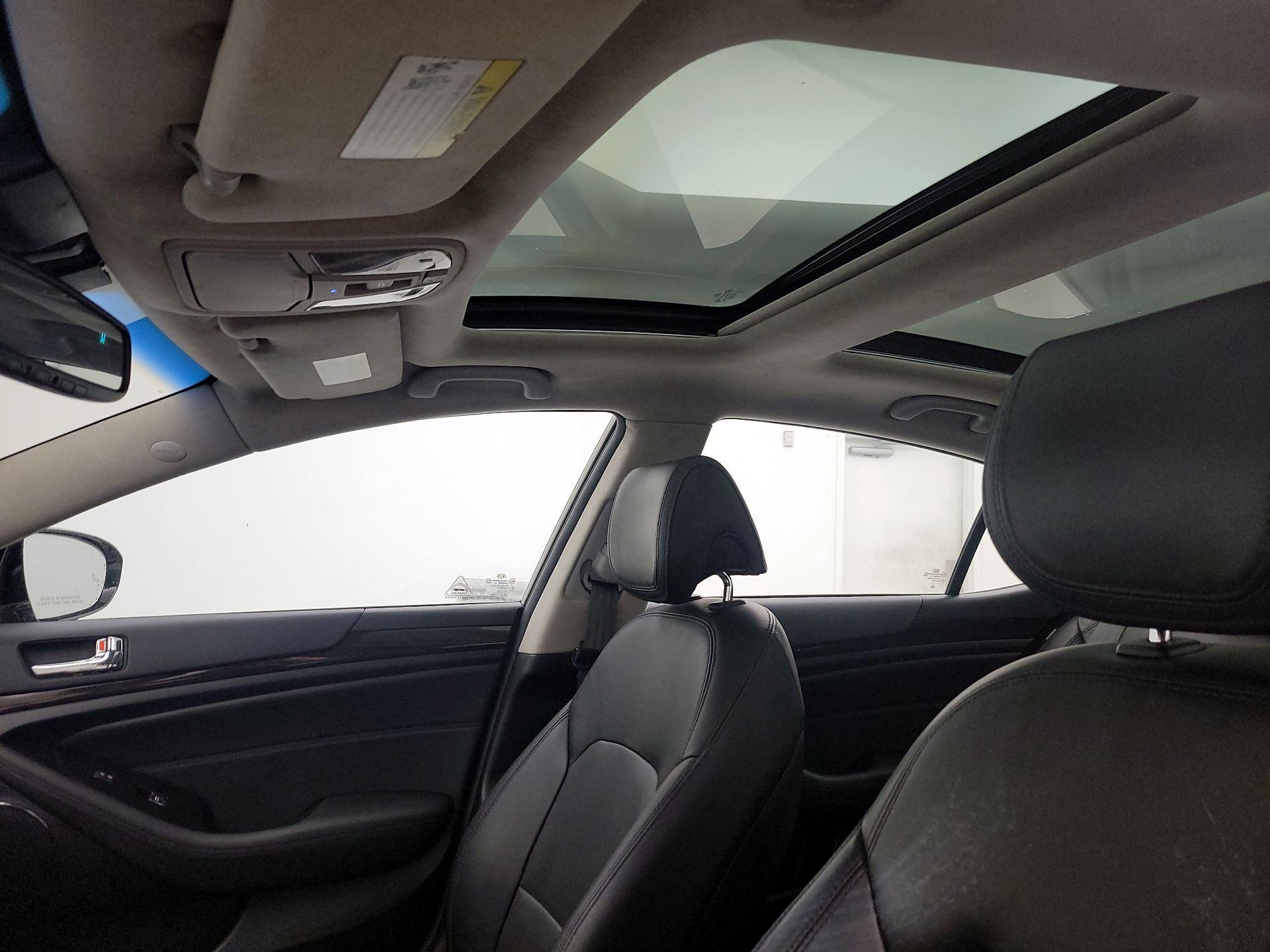 Thumbnail: 2014 Kia Cadenza - 19