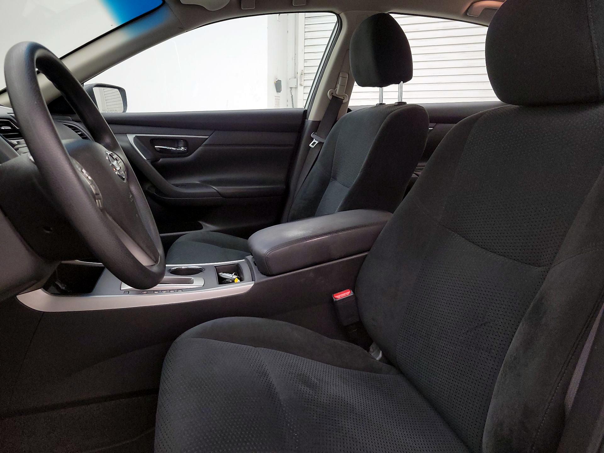 Thumbnail: 2015 Nissan Altima - 11