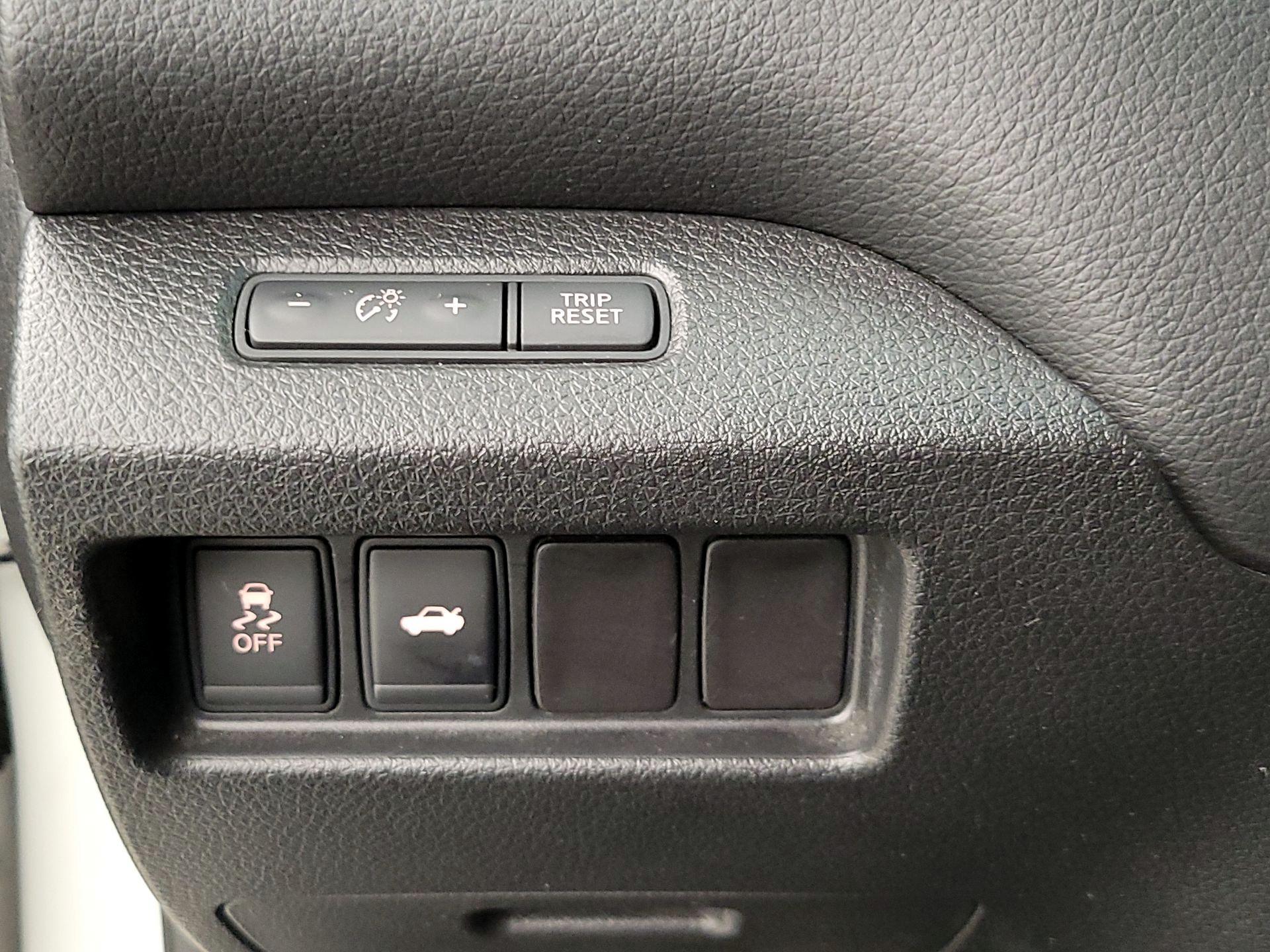 Thumbnail: 2015 Nissan Altima - 13