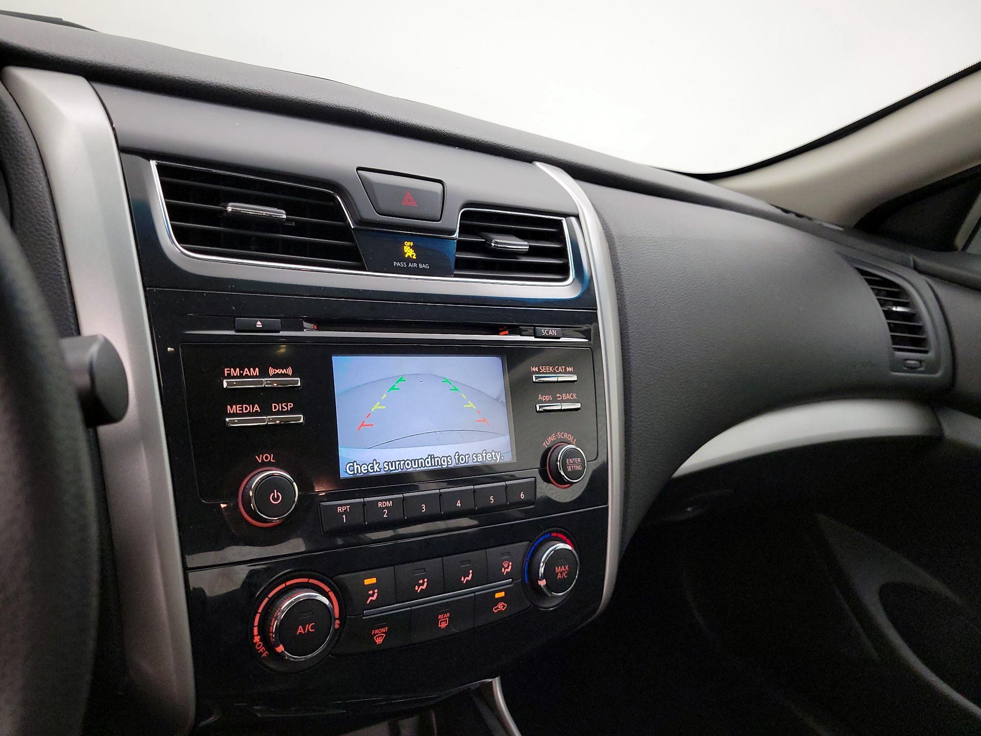 Thumbnail: 2015 Nissan Altima - 14