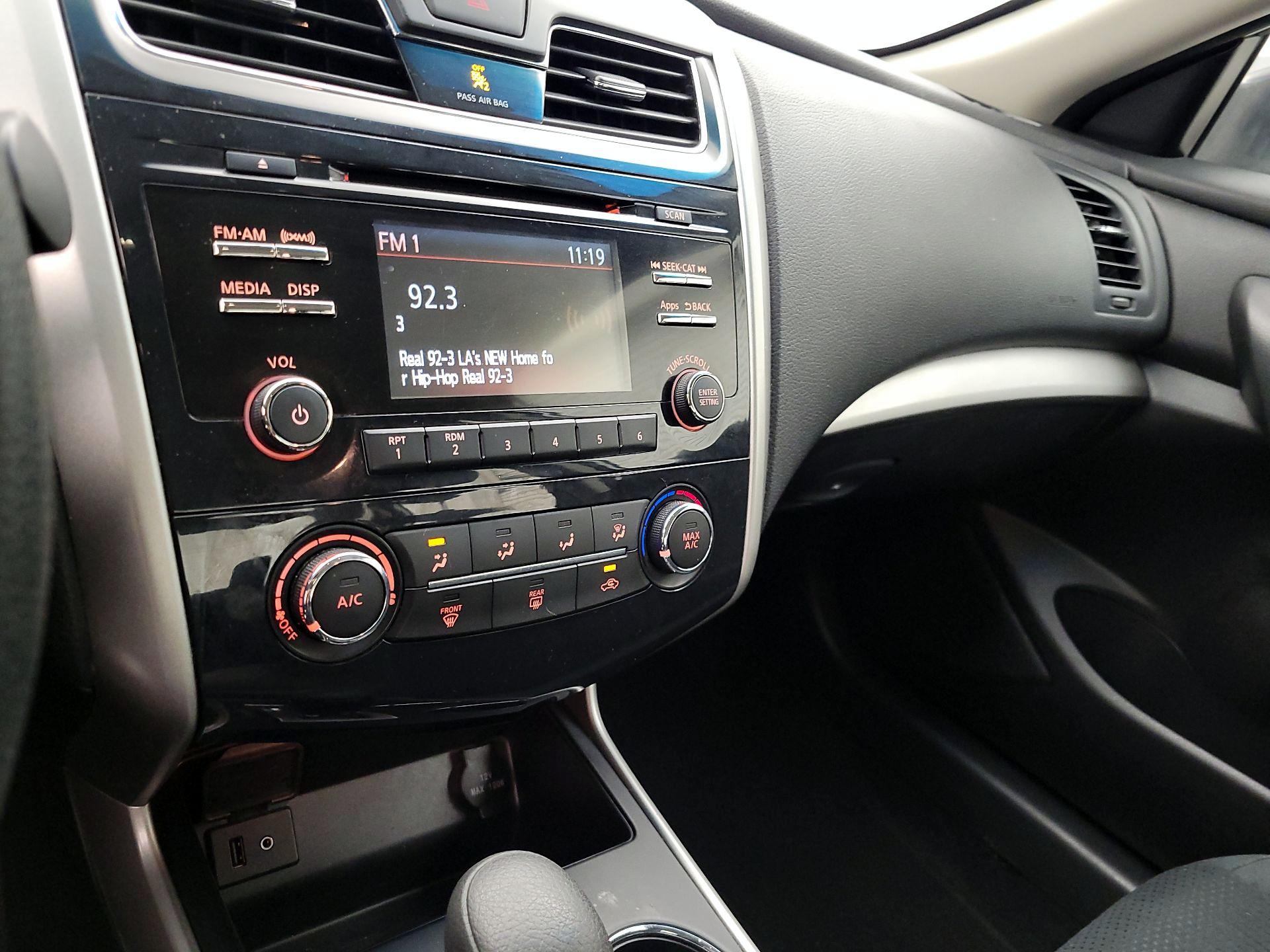 Thumbnail: 2015 Nissan Altima - 16
