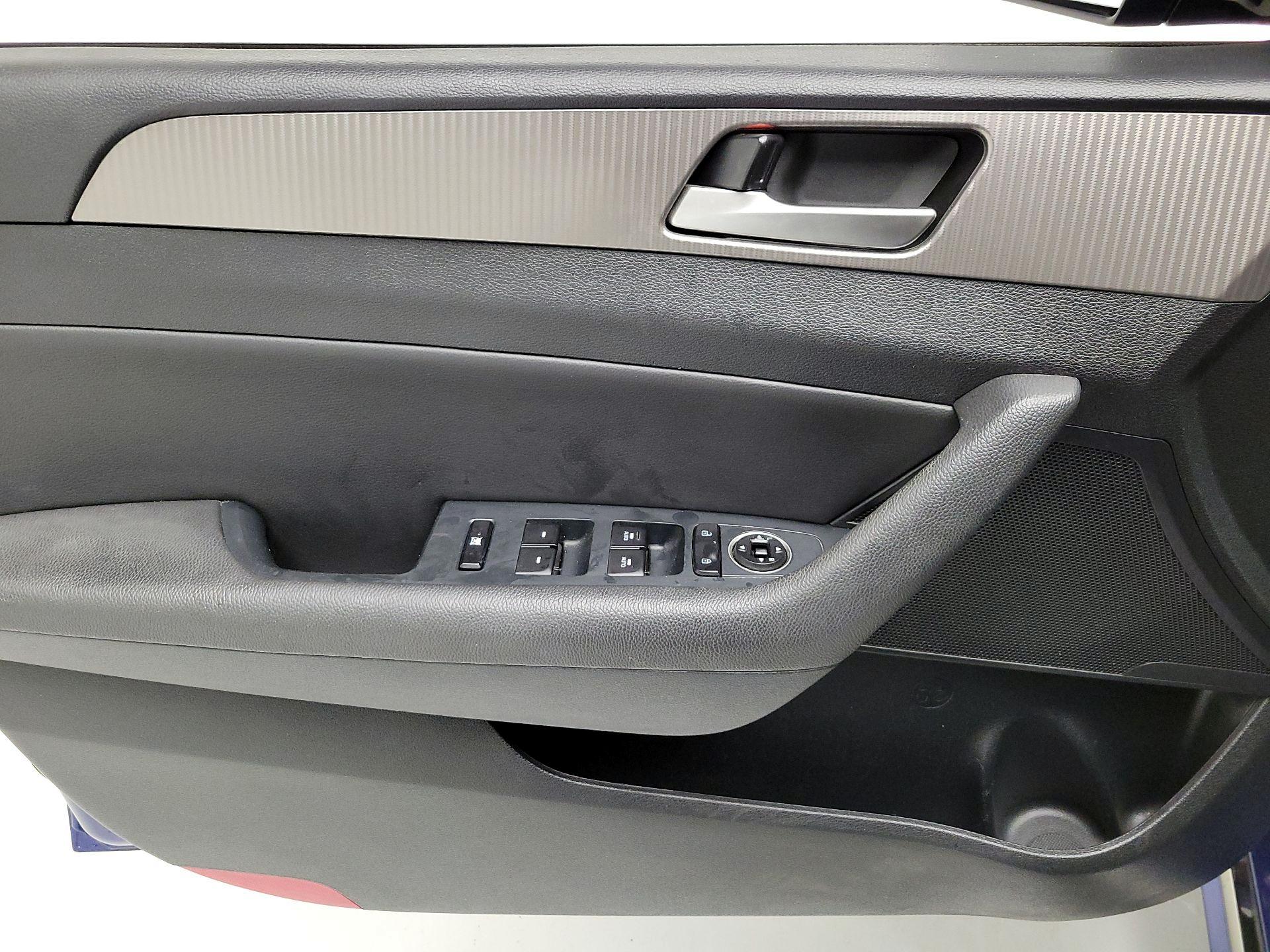 Thumbnail: 2019 Hyundai Sonata - 12
