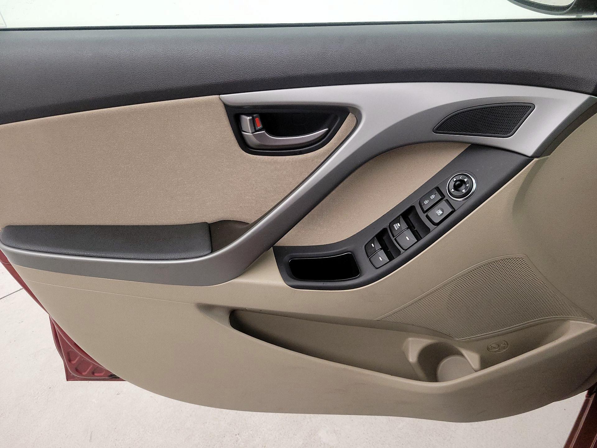 Thumbnail: 2014 Hyundai Elantra - 12