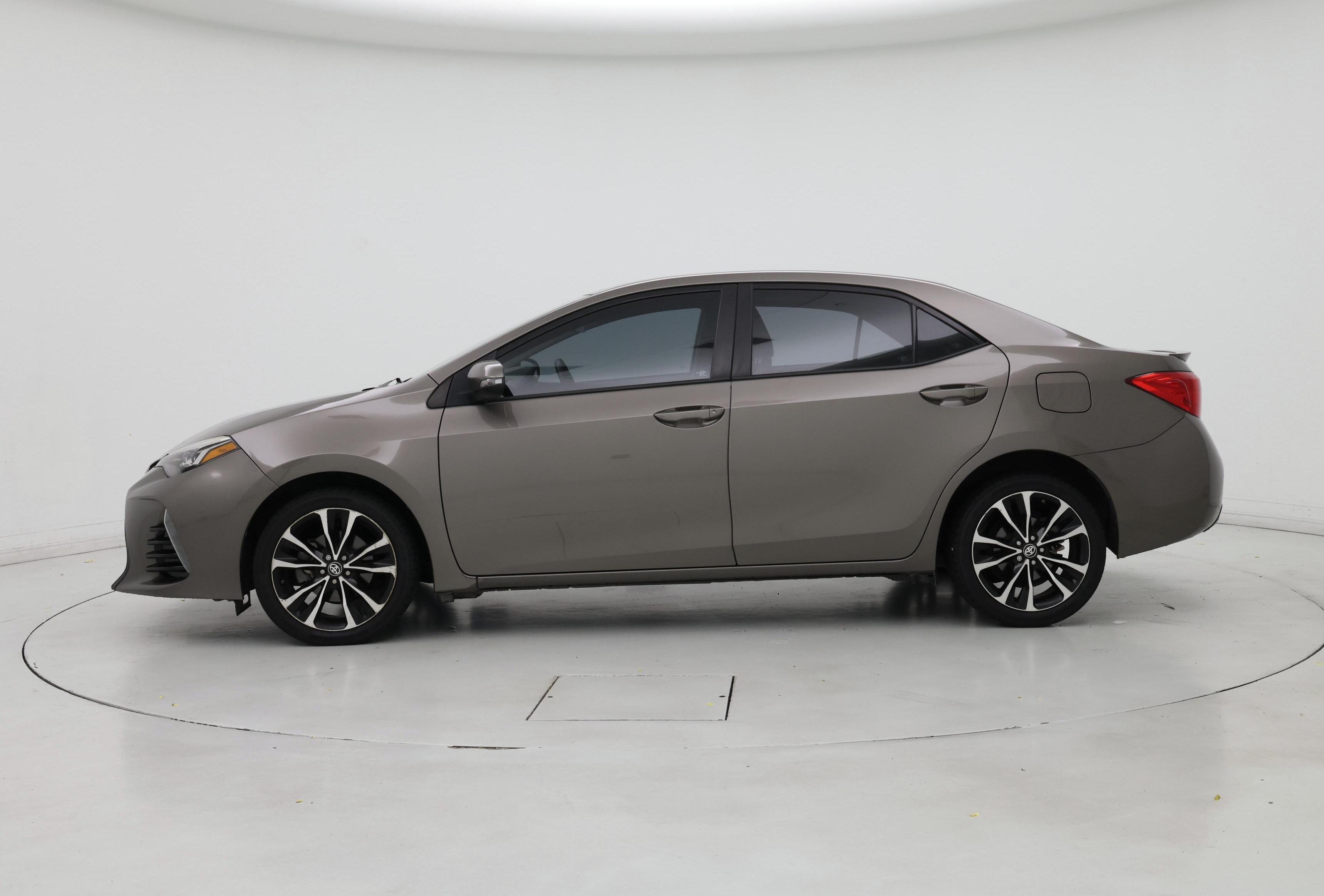 Thumbnail: 2018 Toyota Corolla - 3