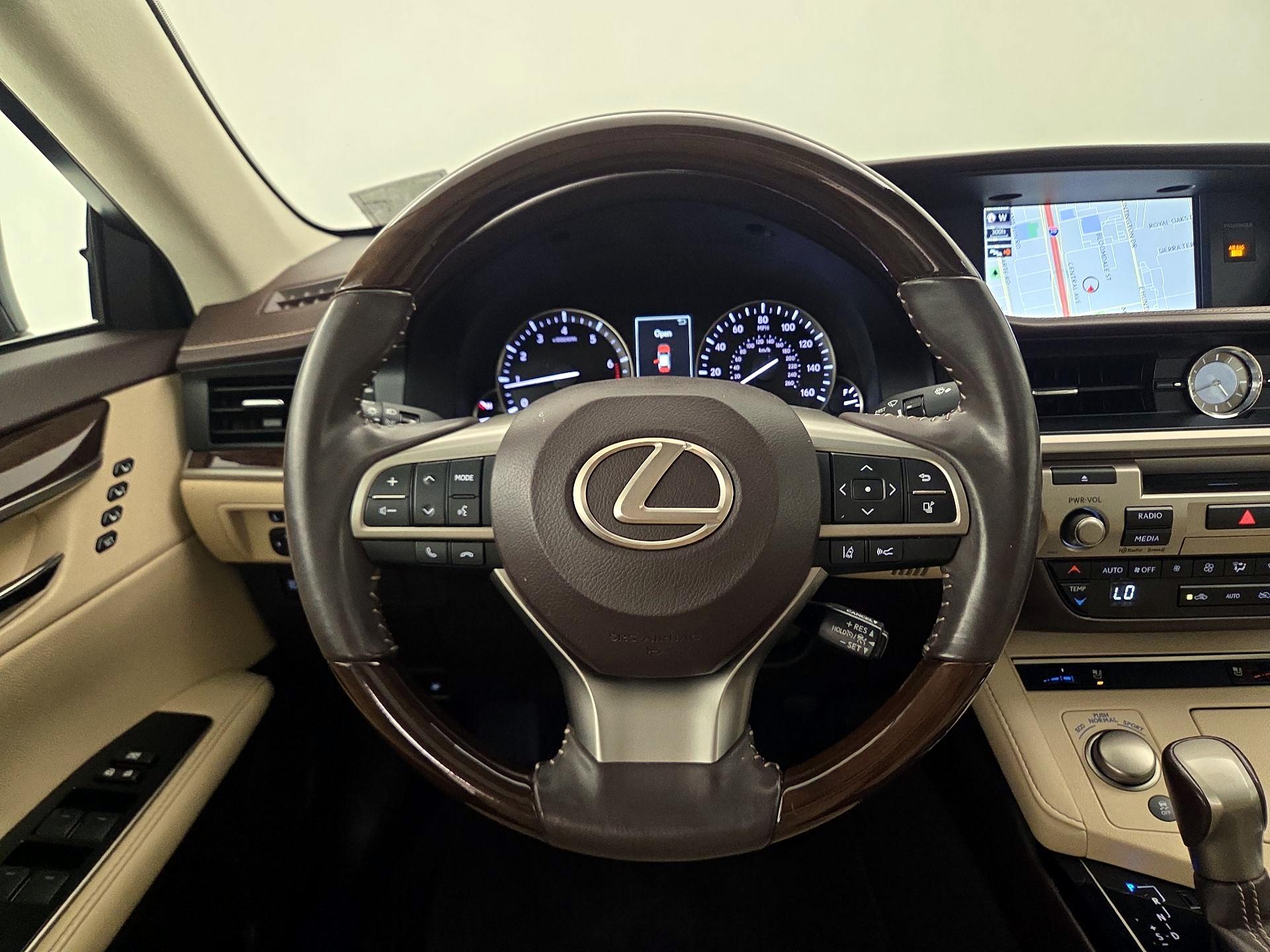 Thumbnail: 2018 Lexus ES - 10