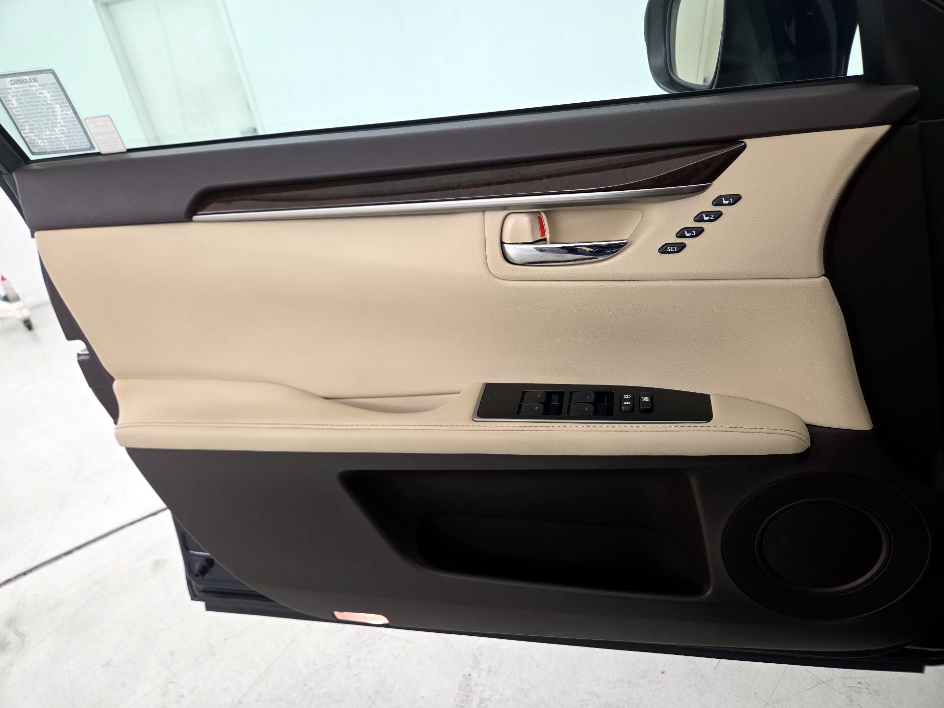 Thumbnail: 2018 Lexus ES - 12