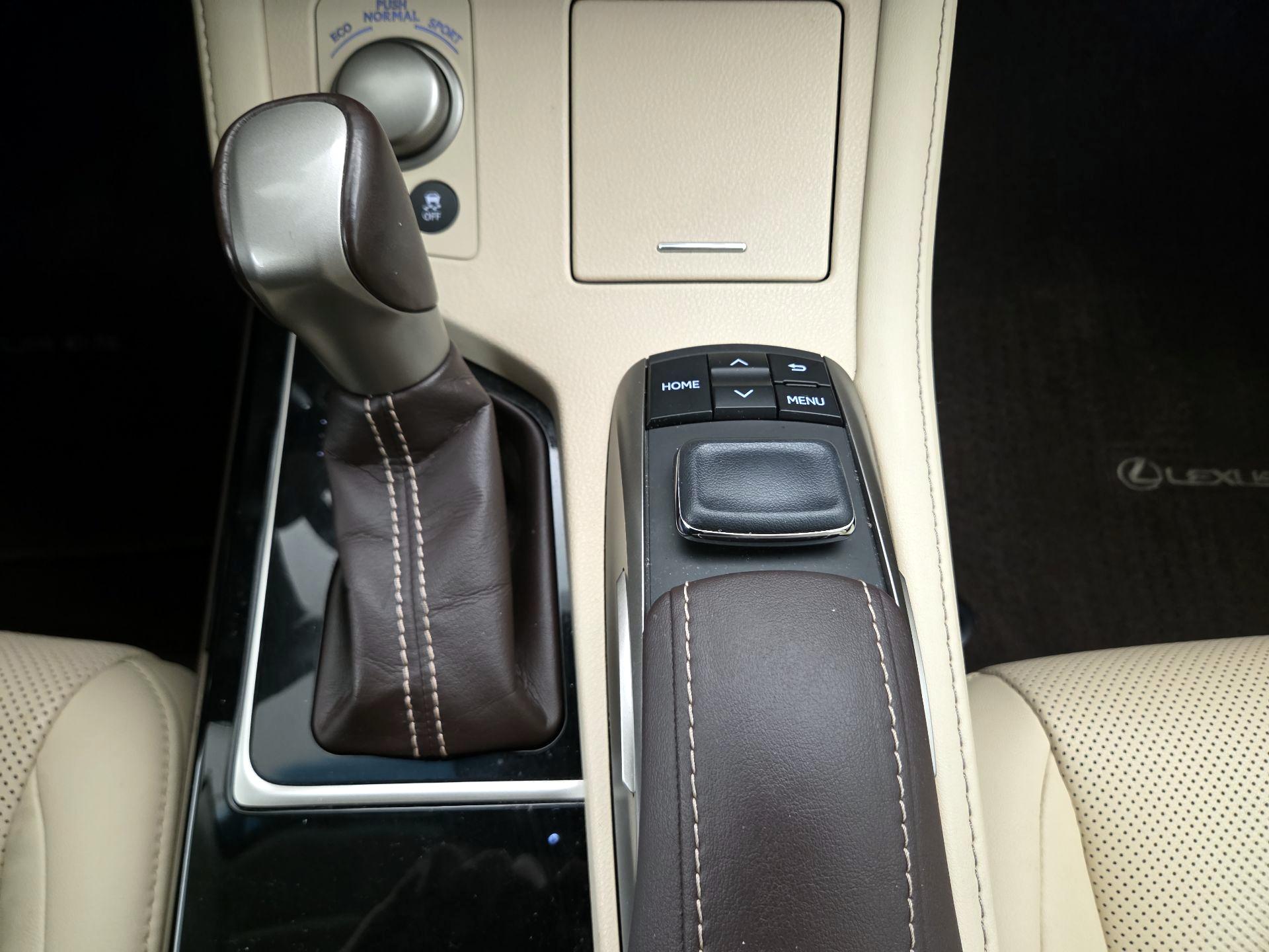 Thumbnail: 2018 Lexus ES - 18