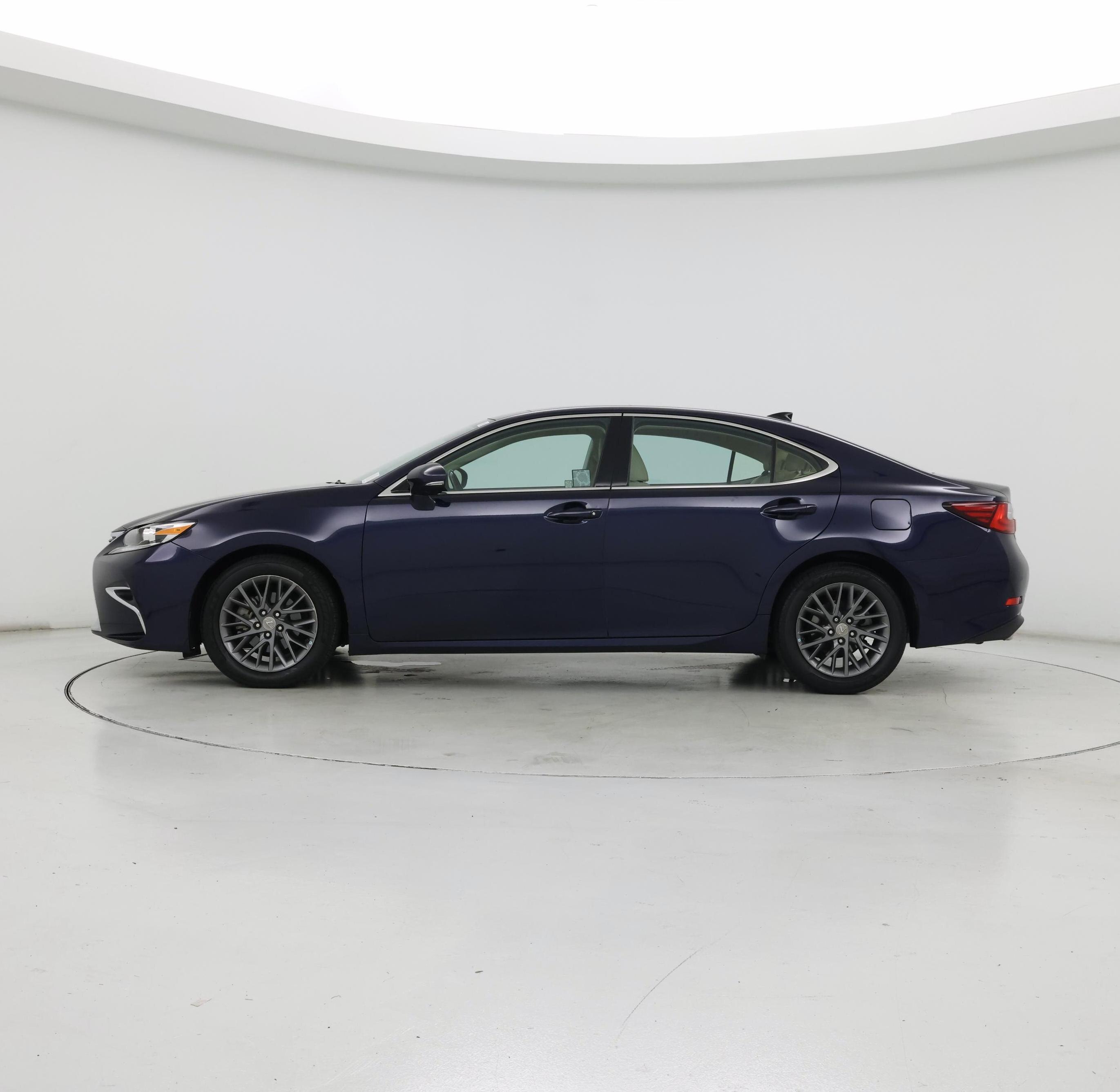 Thumbnail: 2018 Lexus ES - 3