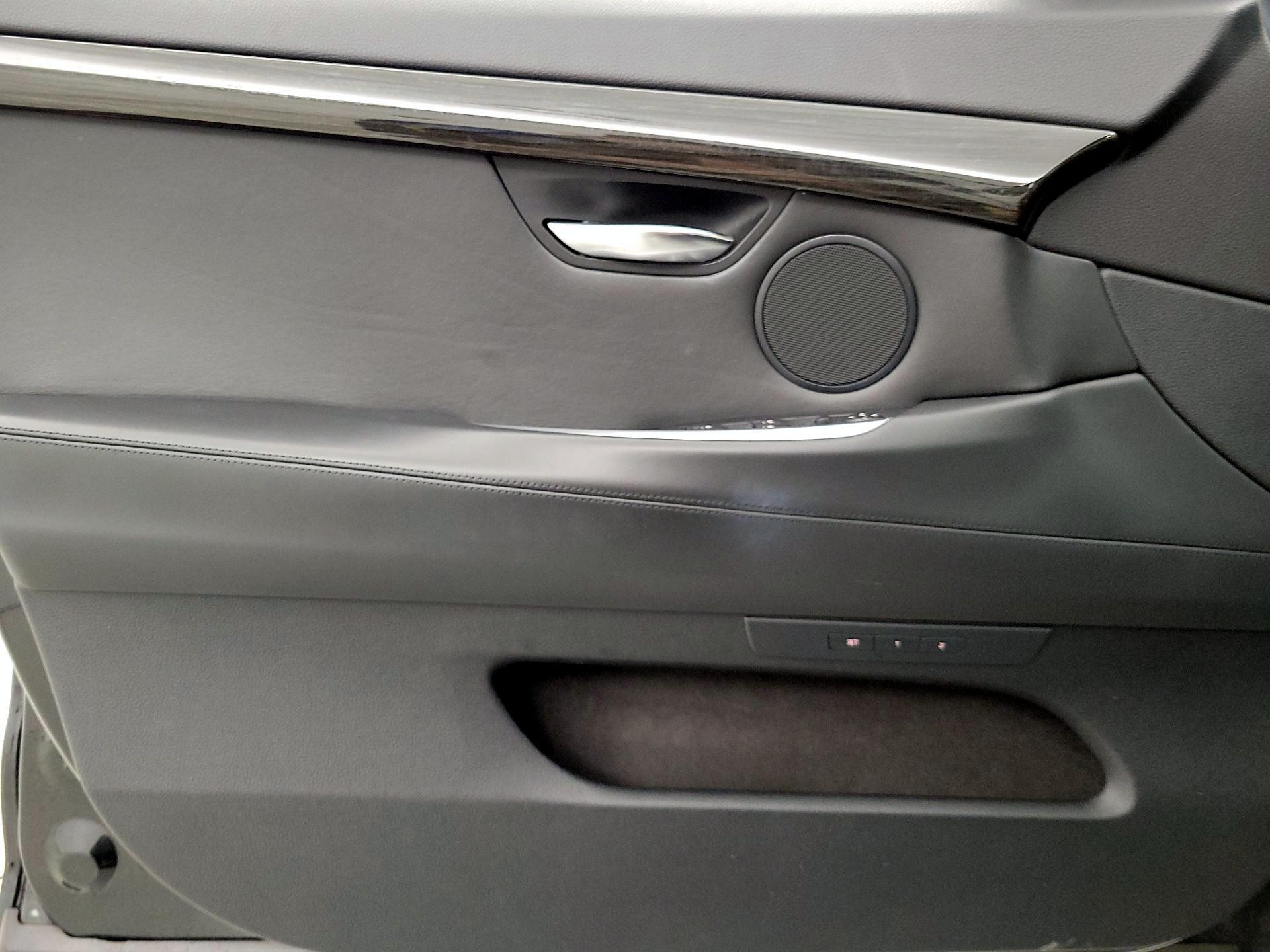 Thumbnail: 2016 BMW 5 Series - 12