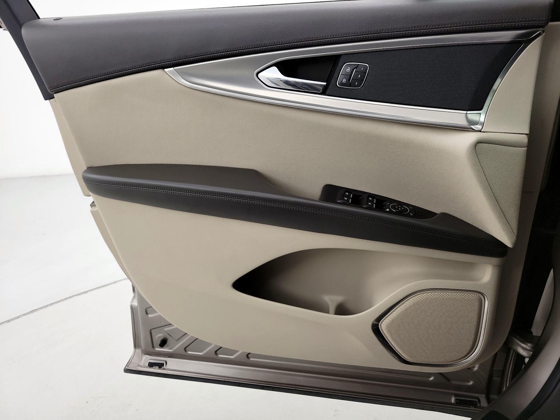 Thumbnail: 2019 Lincoln Nautilus - 12