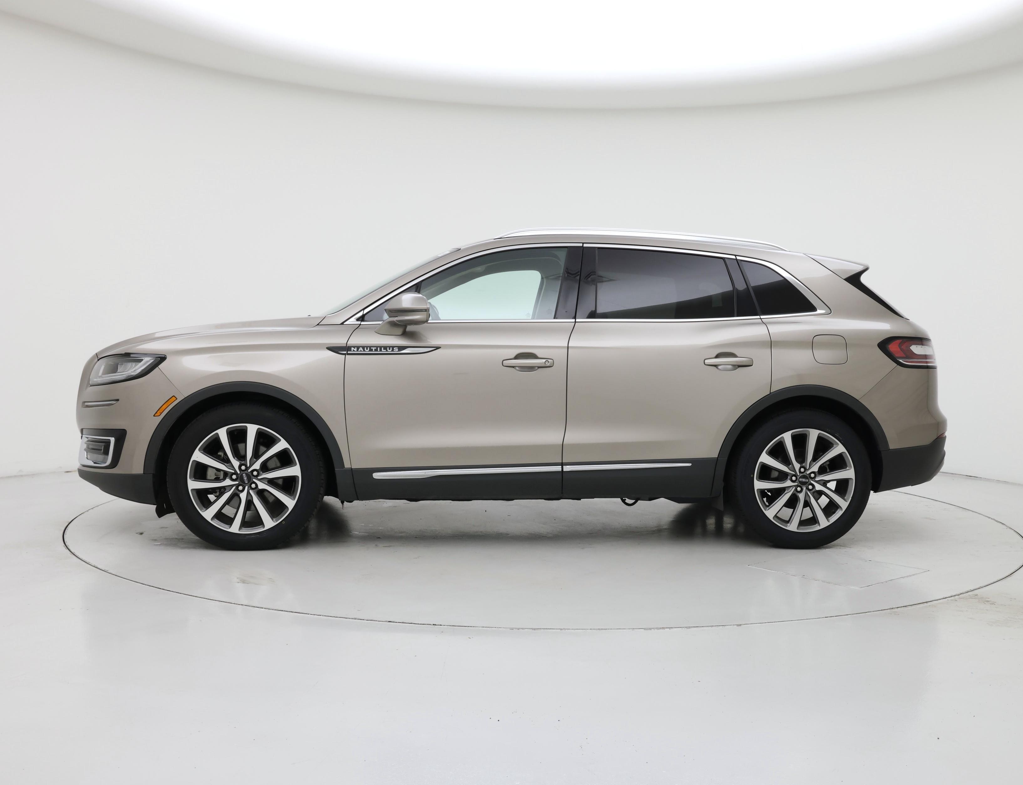 Thumbnail: 2019 Lincoln Nautilus - 3