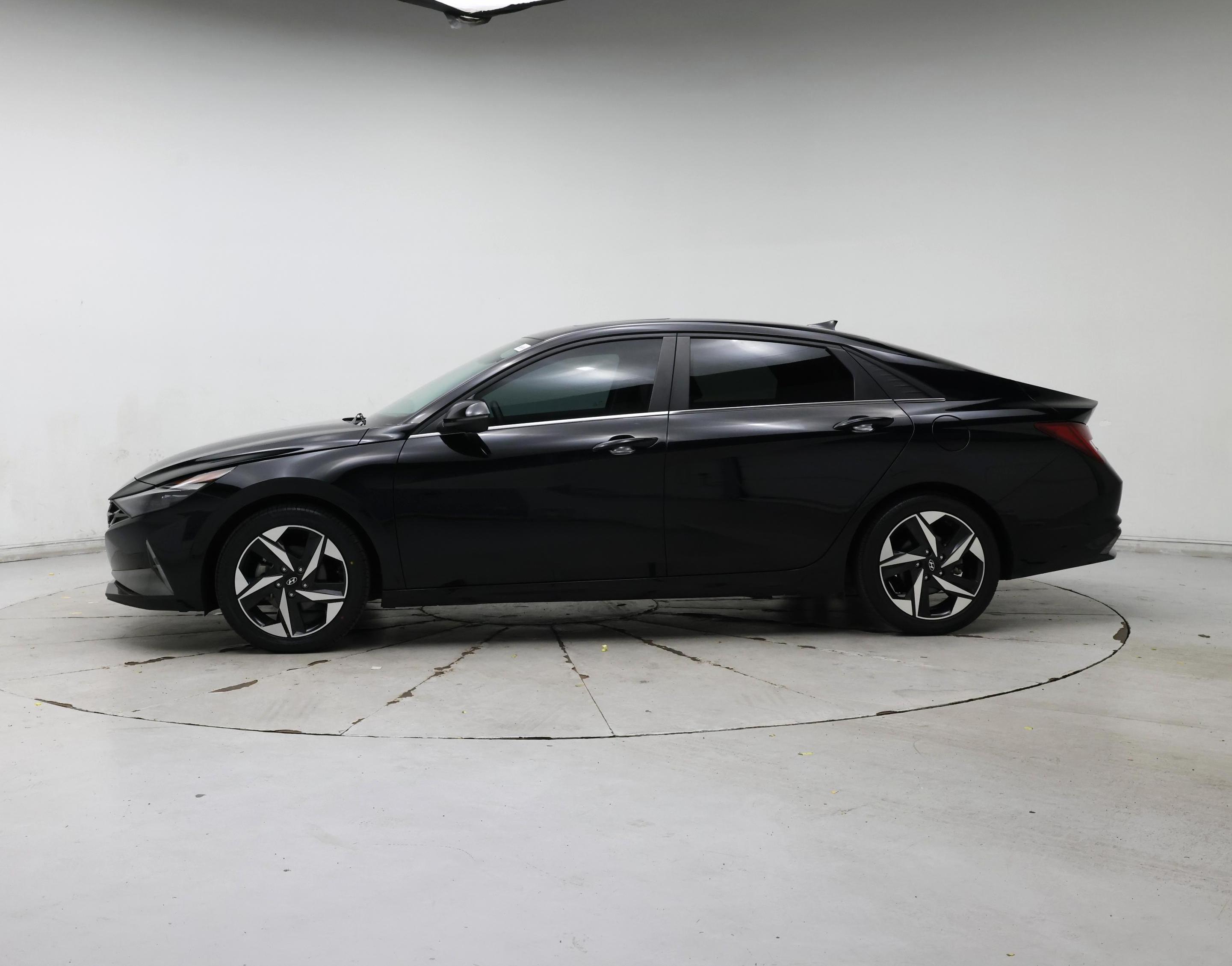 Thumbnail: 2023 Hyundai Elantra - 3
