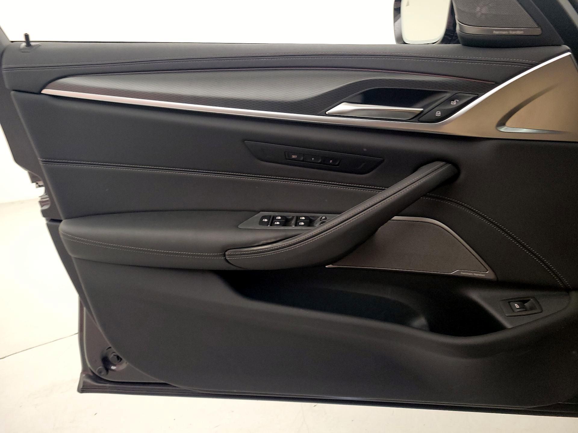 Thumbnail: 2022 BMW 5 Series - 12