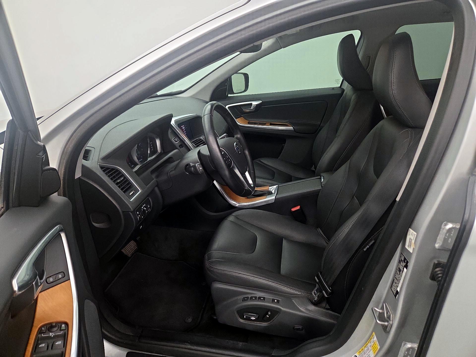 Thumbnail: 2017 Volvo XC60 - 11