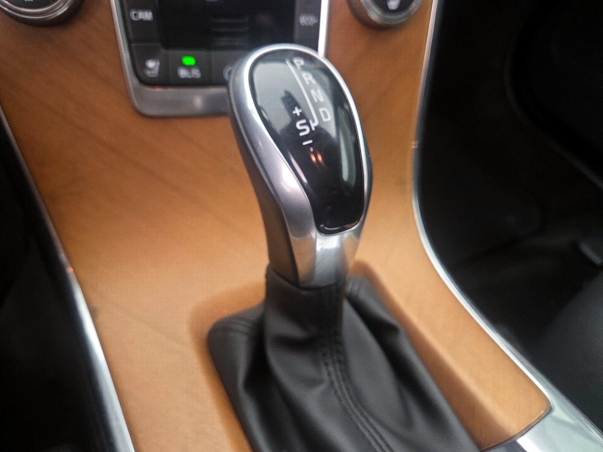 Thumbnail: 2017 Volvo XC60 - 17