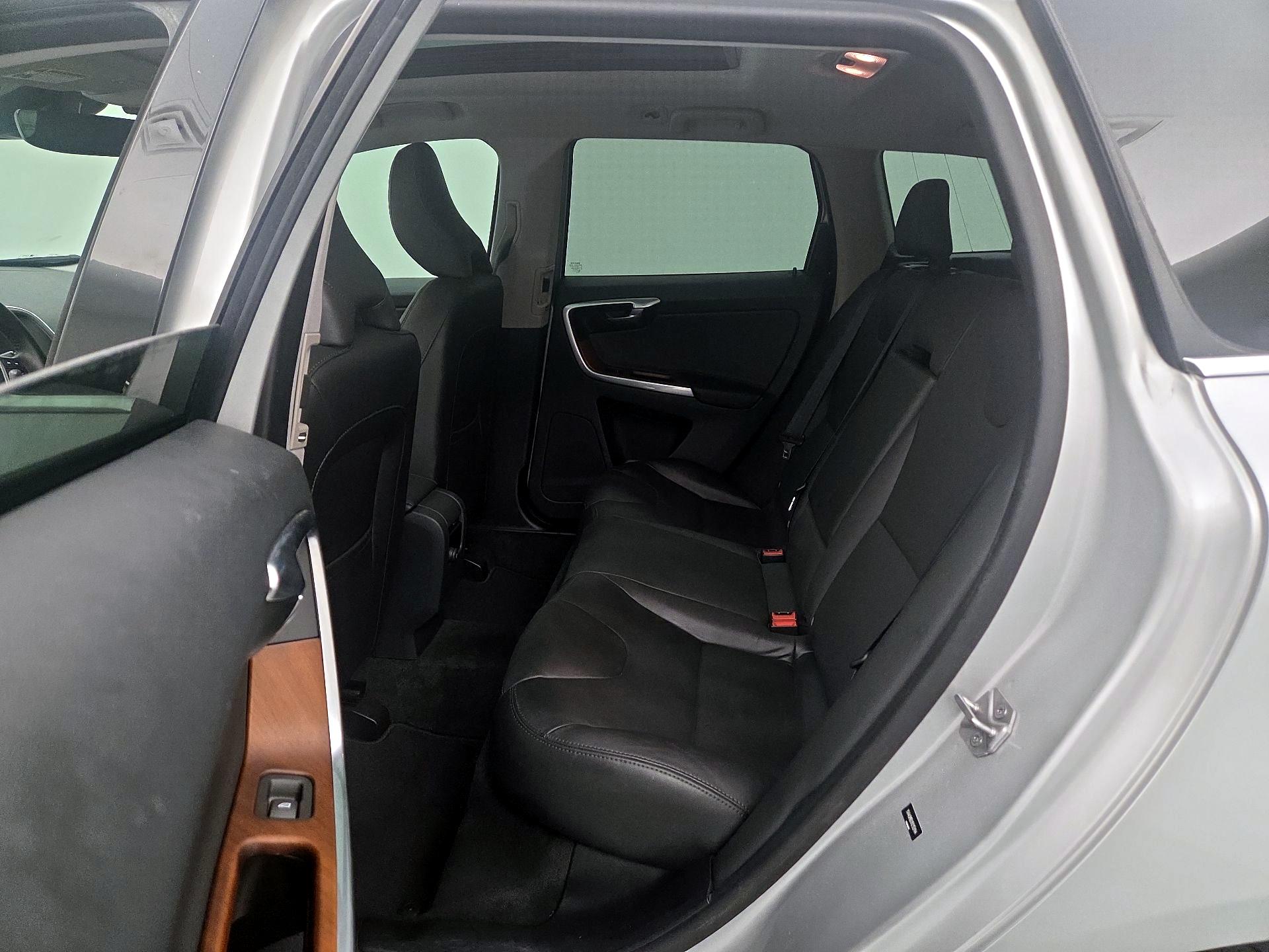 Thumbnail: 2017 Volvo XC60 - 20
