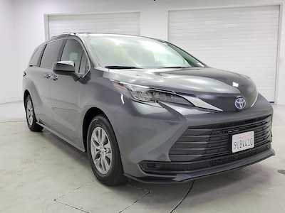 2025 Toyota Sienna LE