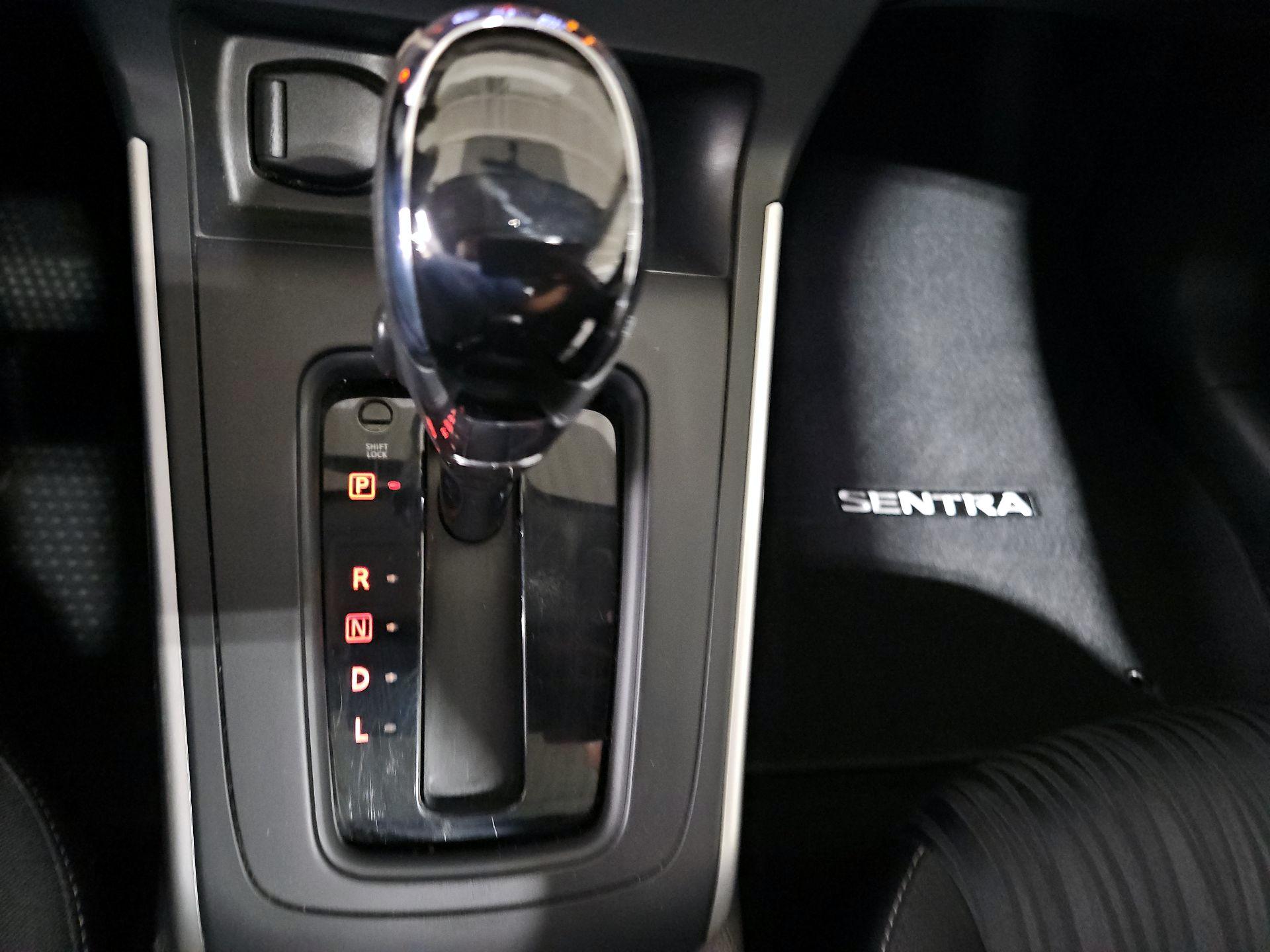 Thumbnail: 2019 Nissan Sentra - 17