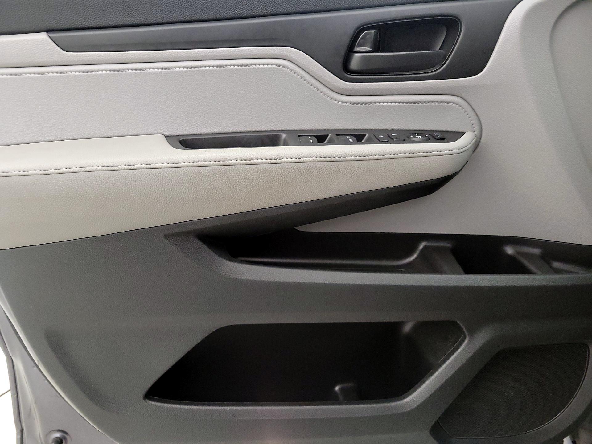 Thumbnail: 2018 Honda Odyssey - 12