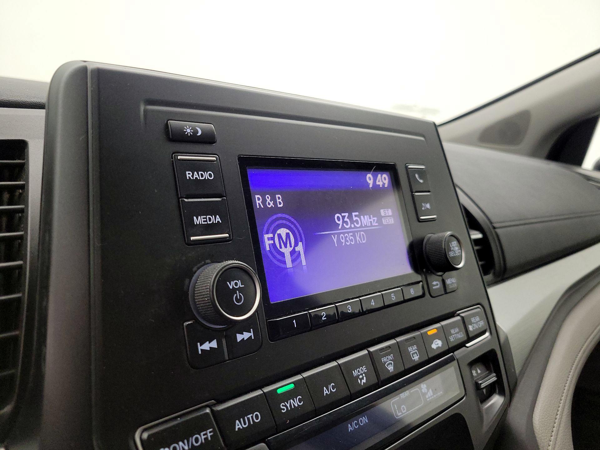 Thumbnail: 2018 Honda Odyssey - 15