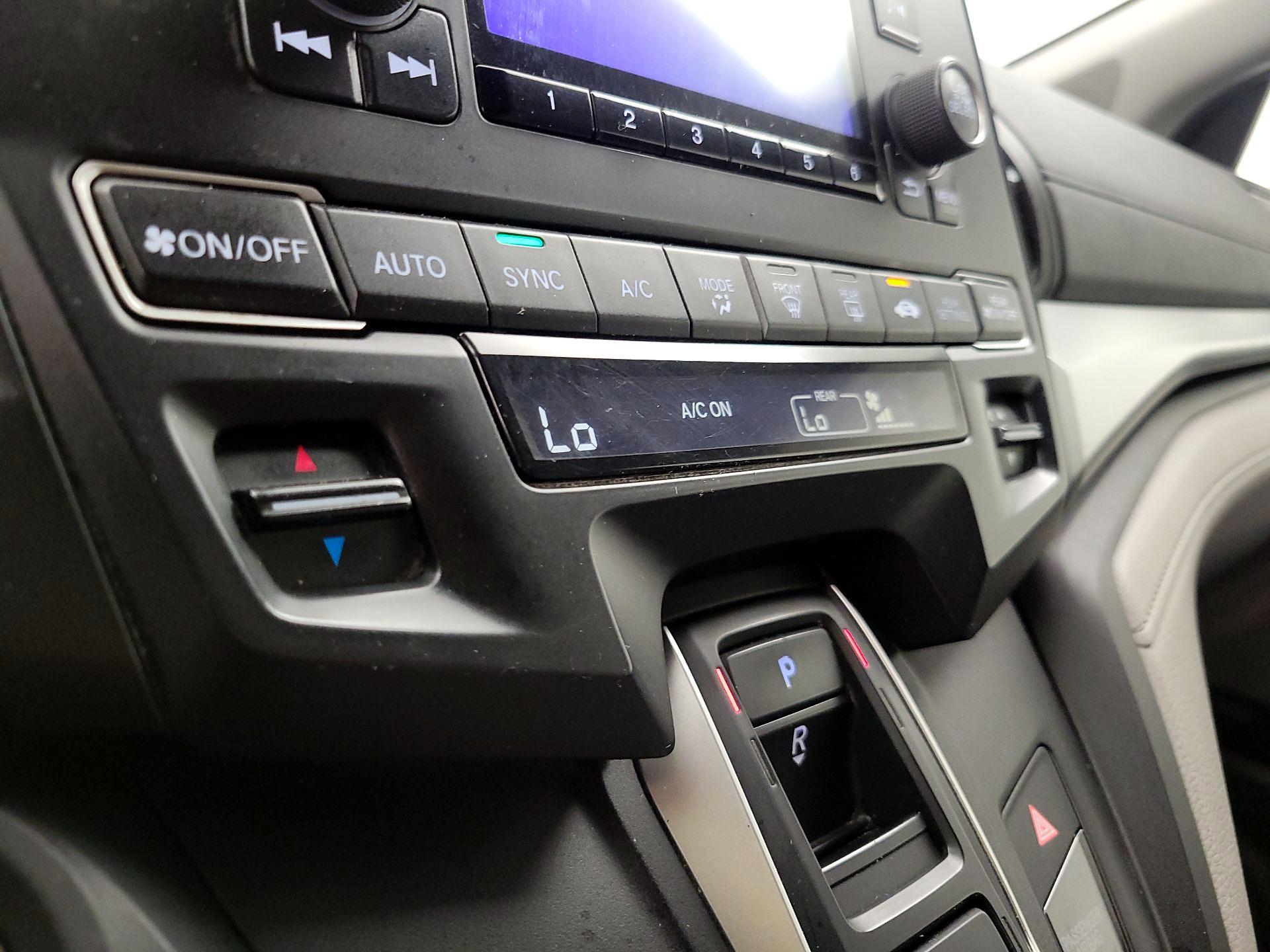 Thumbnail: 2018 Honda Odyssey - 16