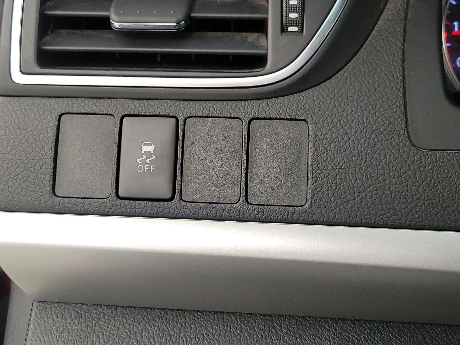 Thumbnail: 2016 Toyota Camry - 13