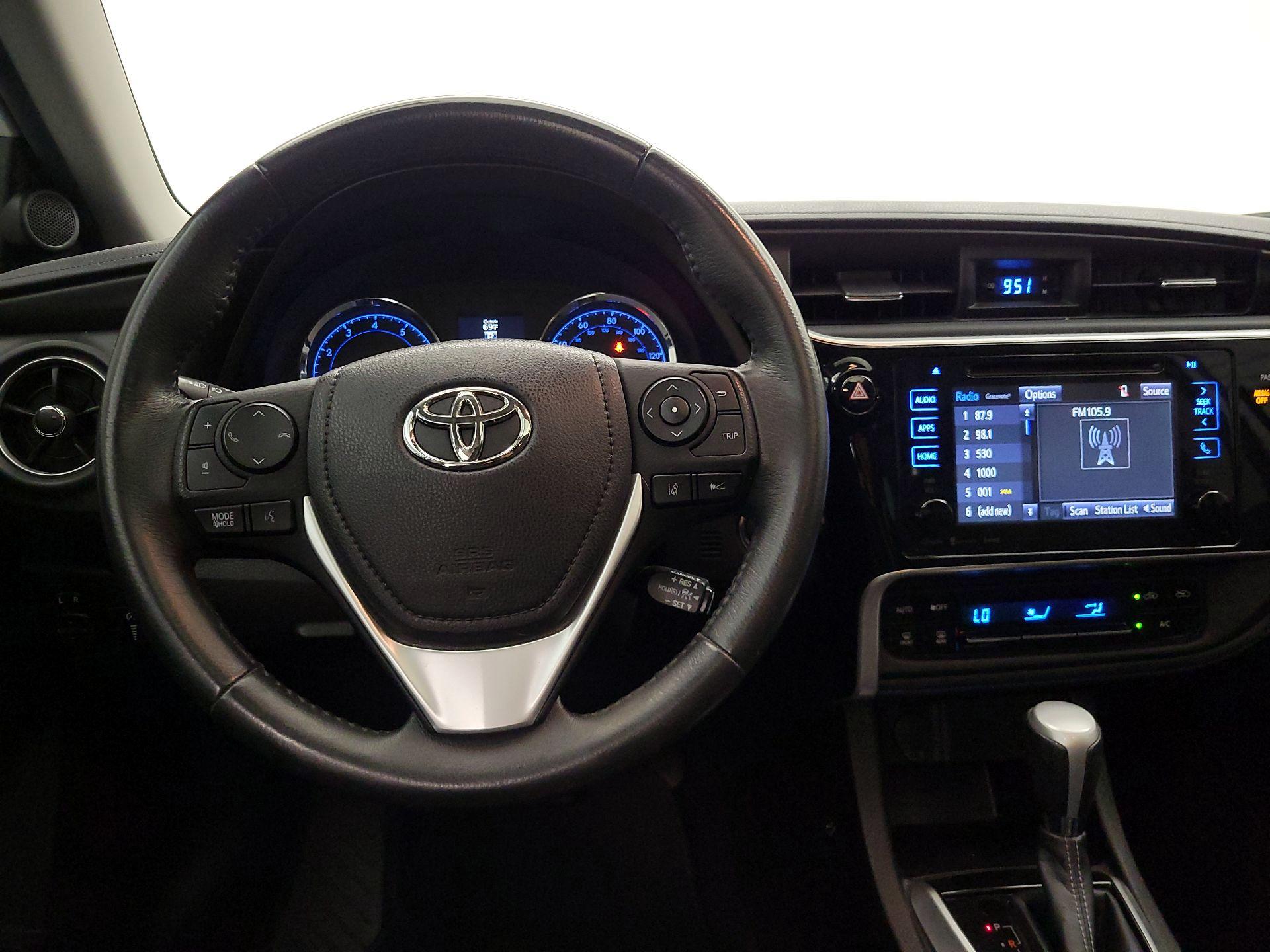 Thumbnail: 2017 Toyota Corolla - 10