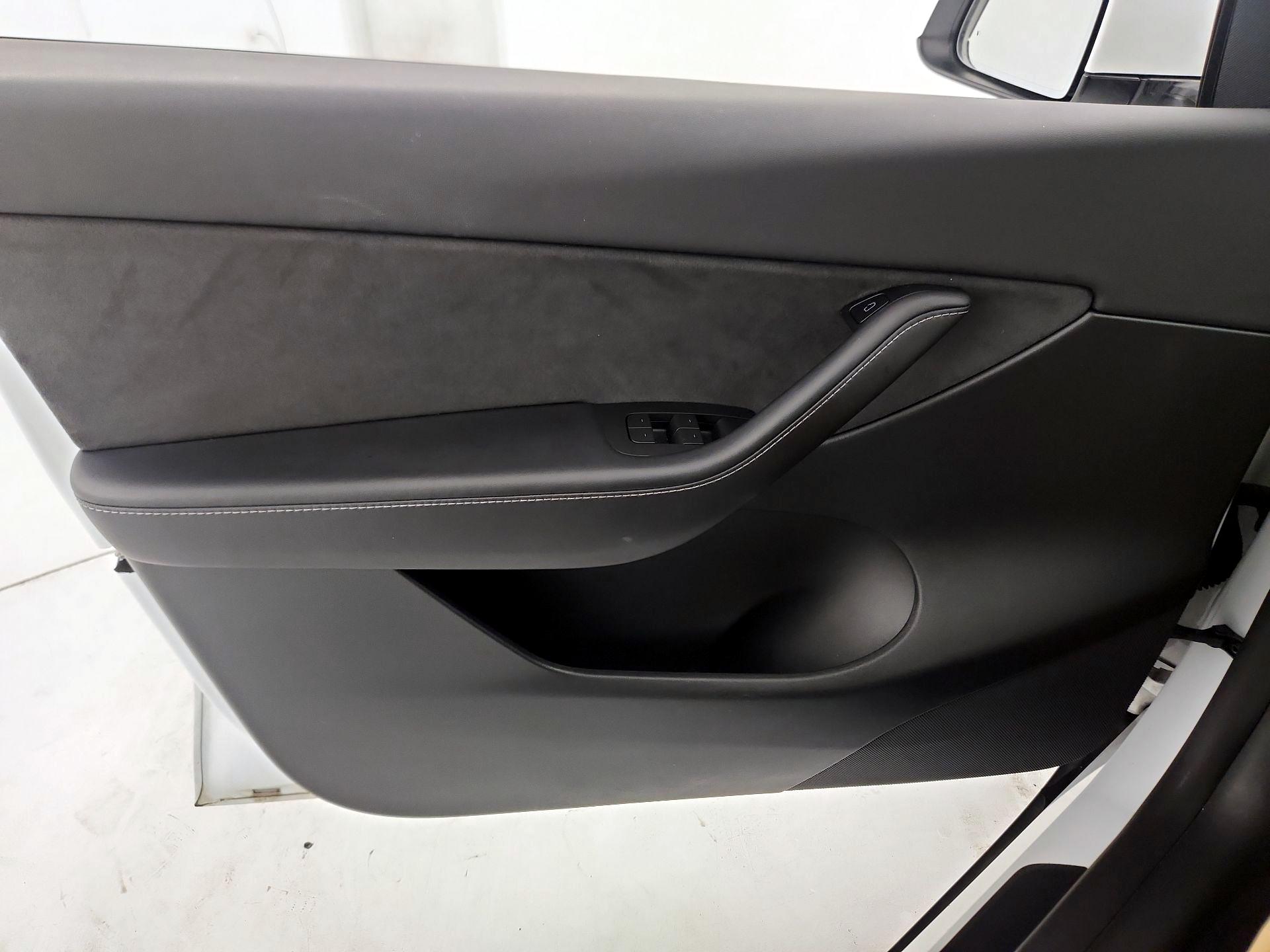 Thumbnail: 2022 Tesla Model Y - 12