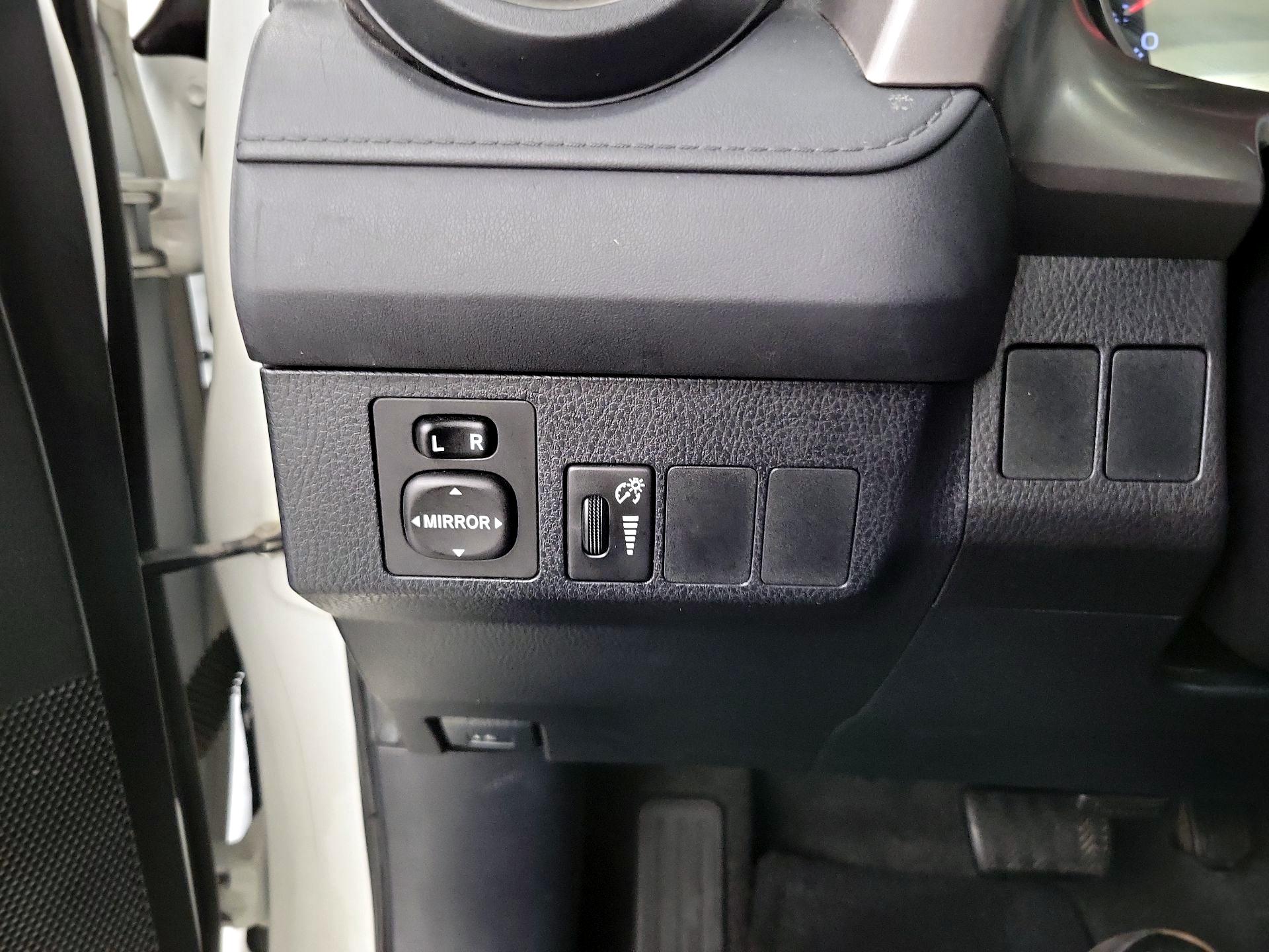Thumbnail: 2016 Toyota RAV4 - 11