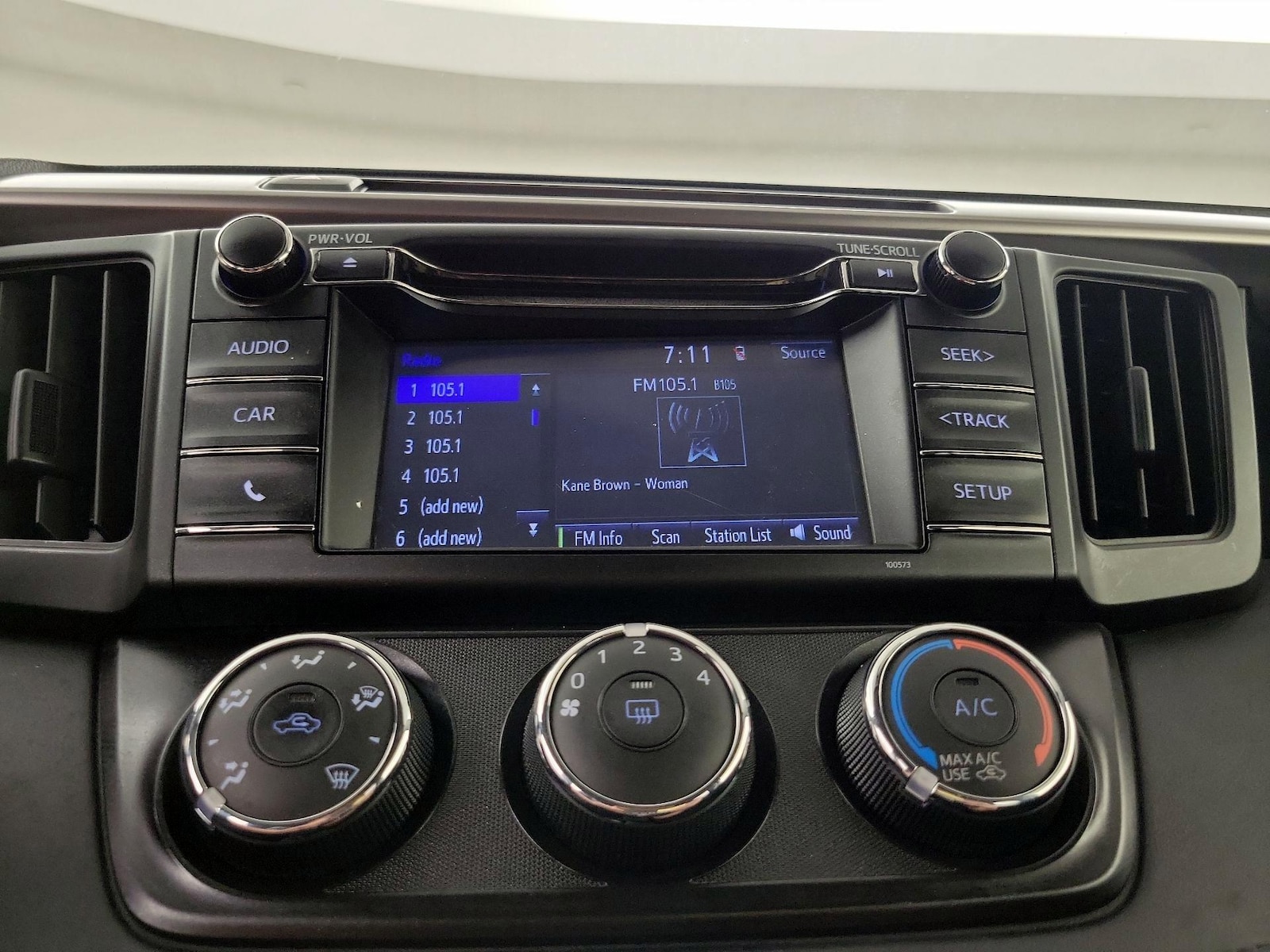 2016 Toyota RAV4 LE - Photo 14